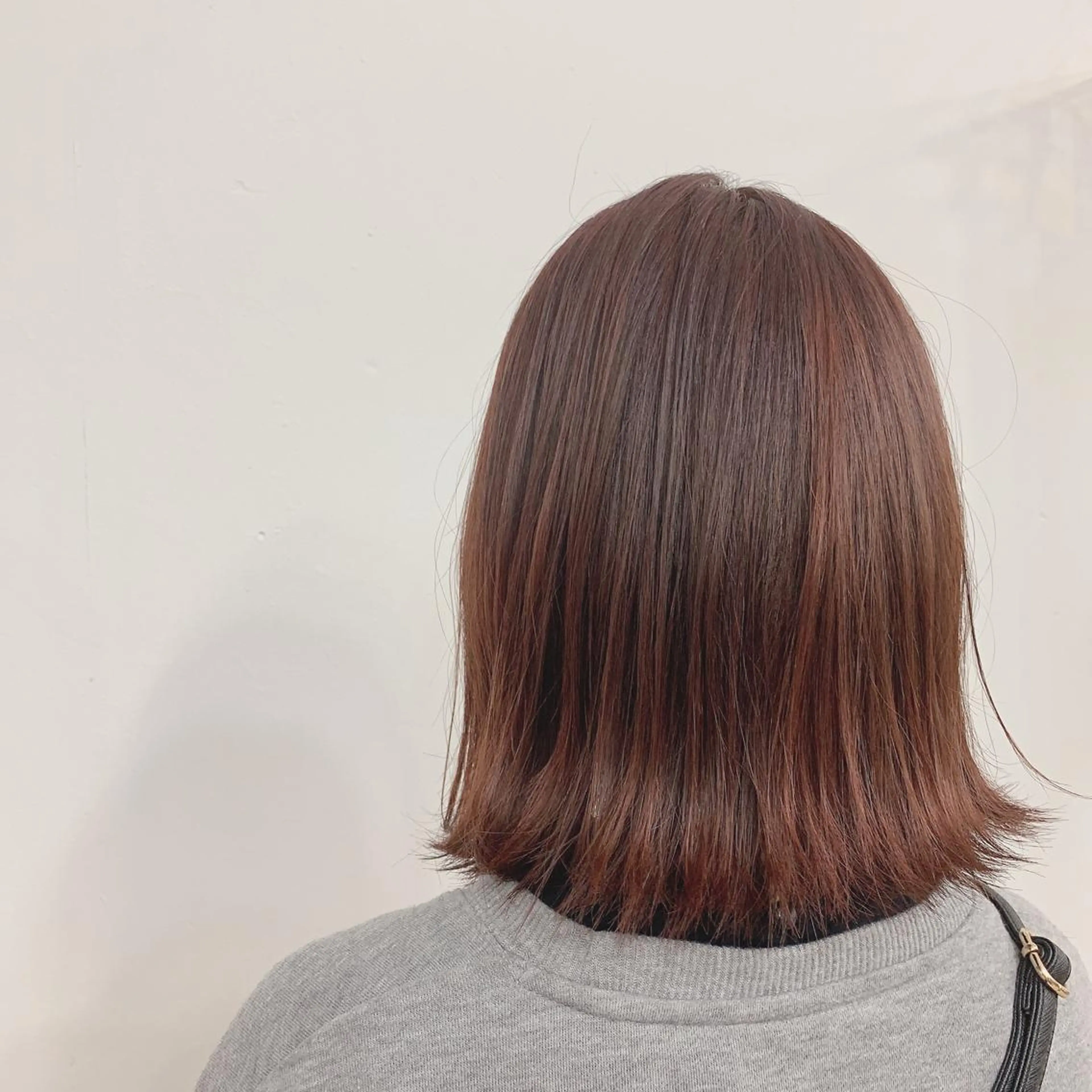 ミディアム カット ヘアカラー chama レイヤーカットのヘアスタイル