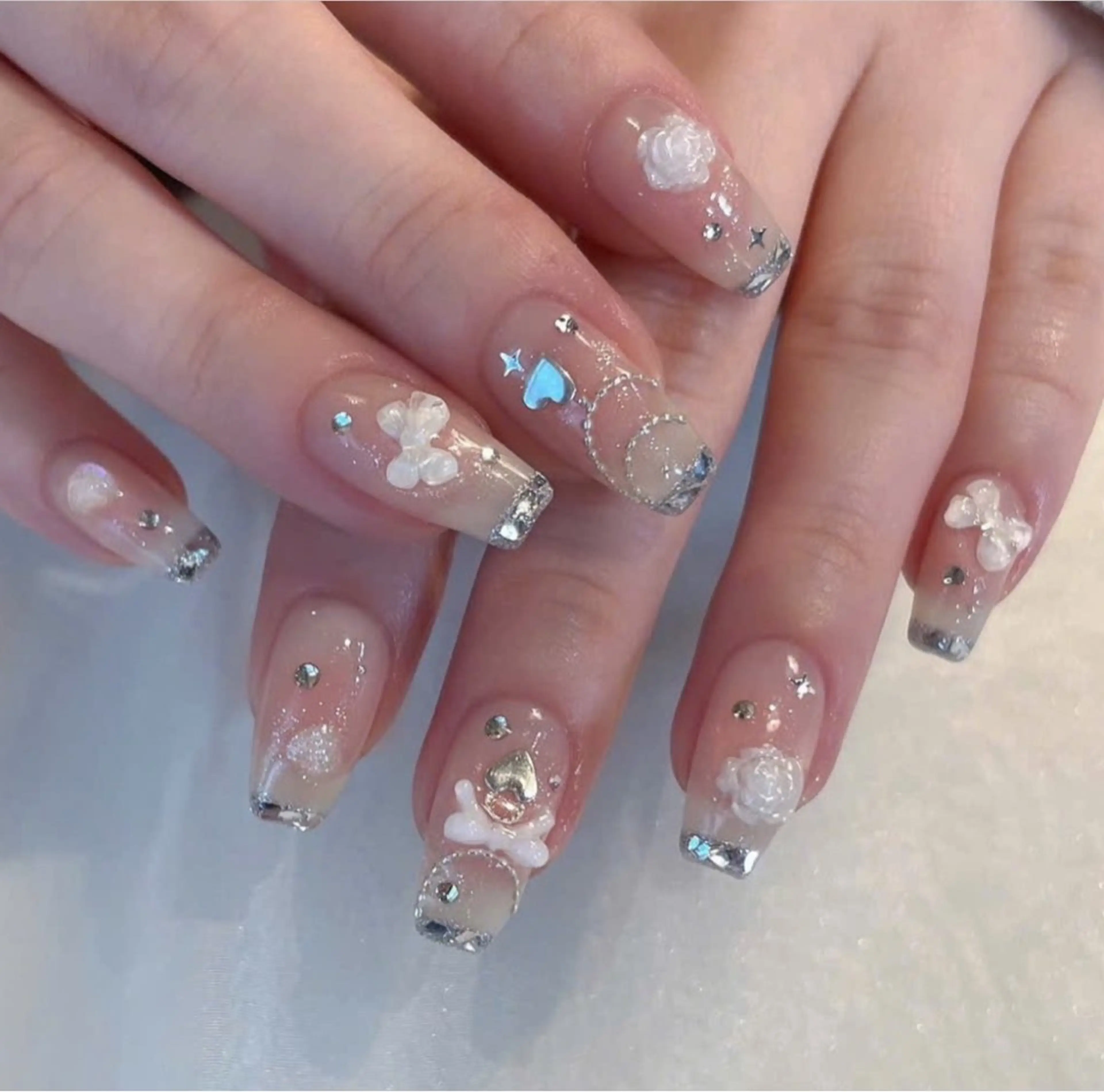 ネイル アニマル柄 オーロラネイル チークネイル フラッシュネイル ジェルネイル ハンドネイル Lyna Nail のネイルデザイン