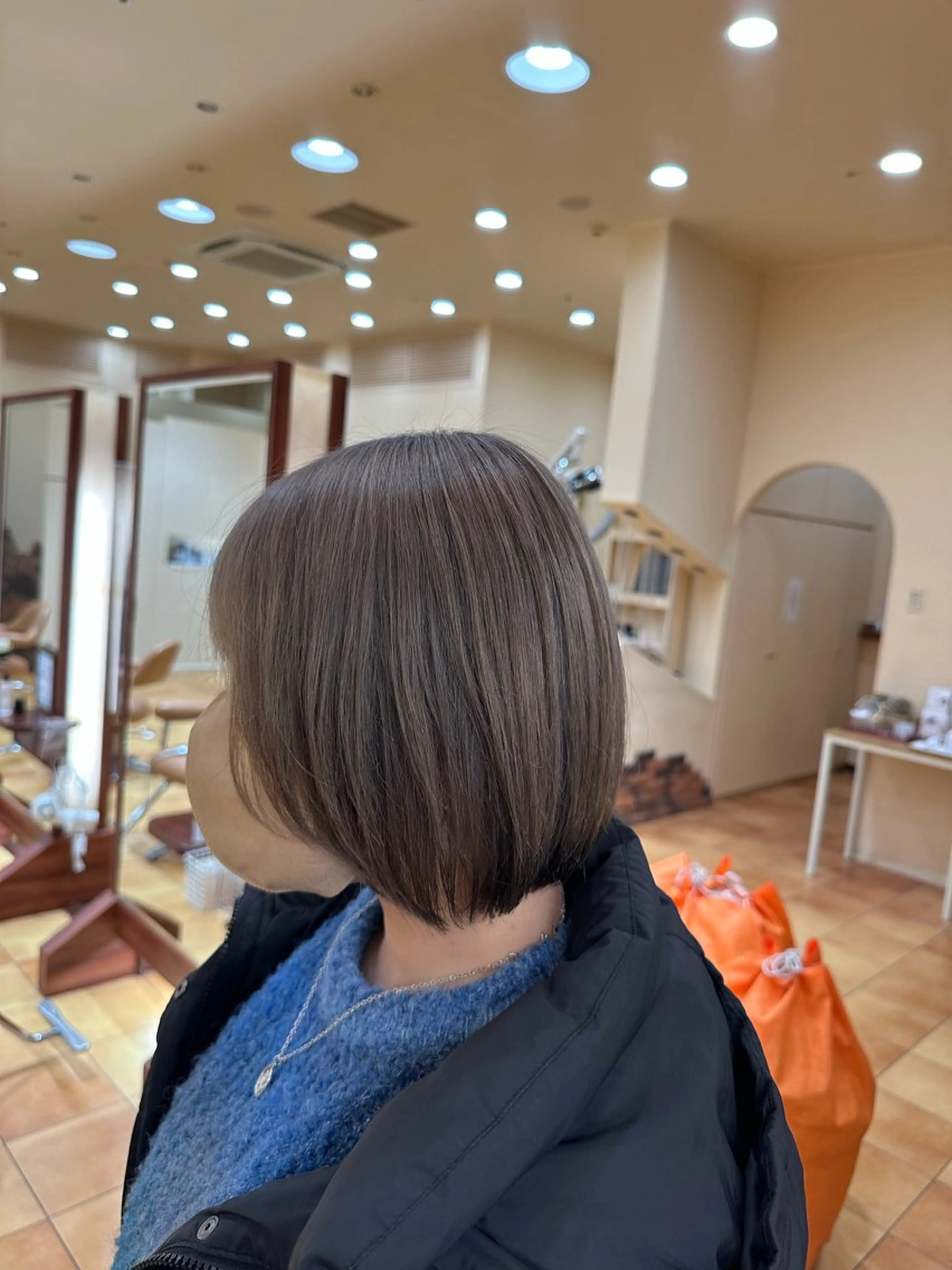 ミディアム とうい/パーマボブ/ くせ毛/丸みボブのヘアスタイル