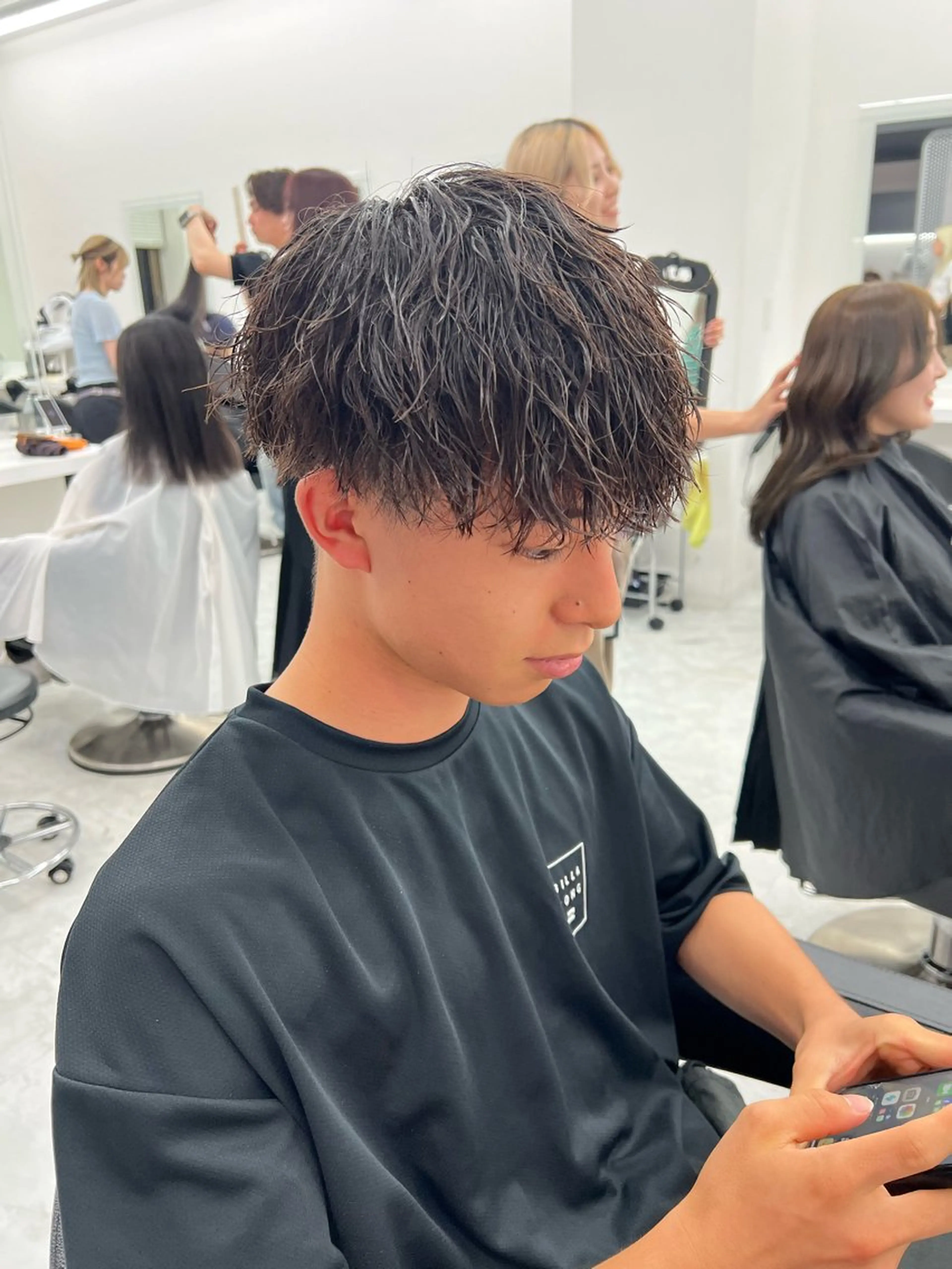 ミディアム パーマ メンズ ミディアムパーマ センターパート メンズ韓国風 韓国マッシュ マッシュウルフ トレンド/レイヤー うる艶🪞CANDYのヘアスタイル