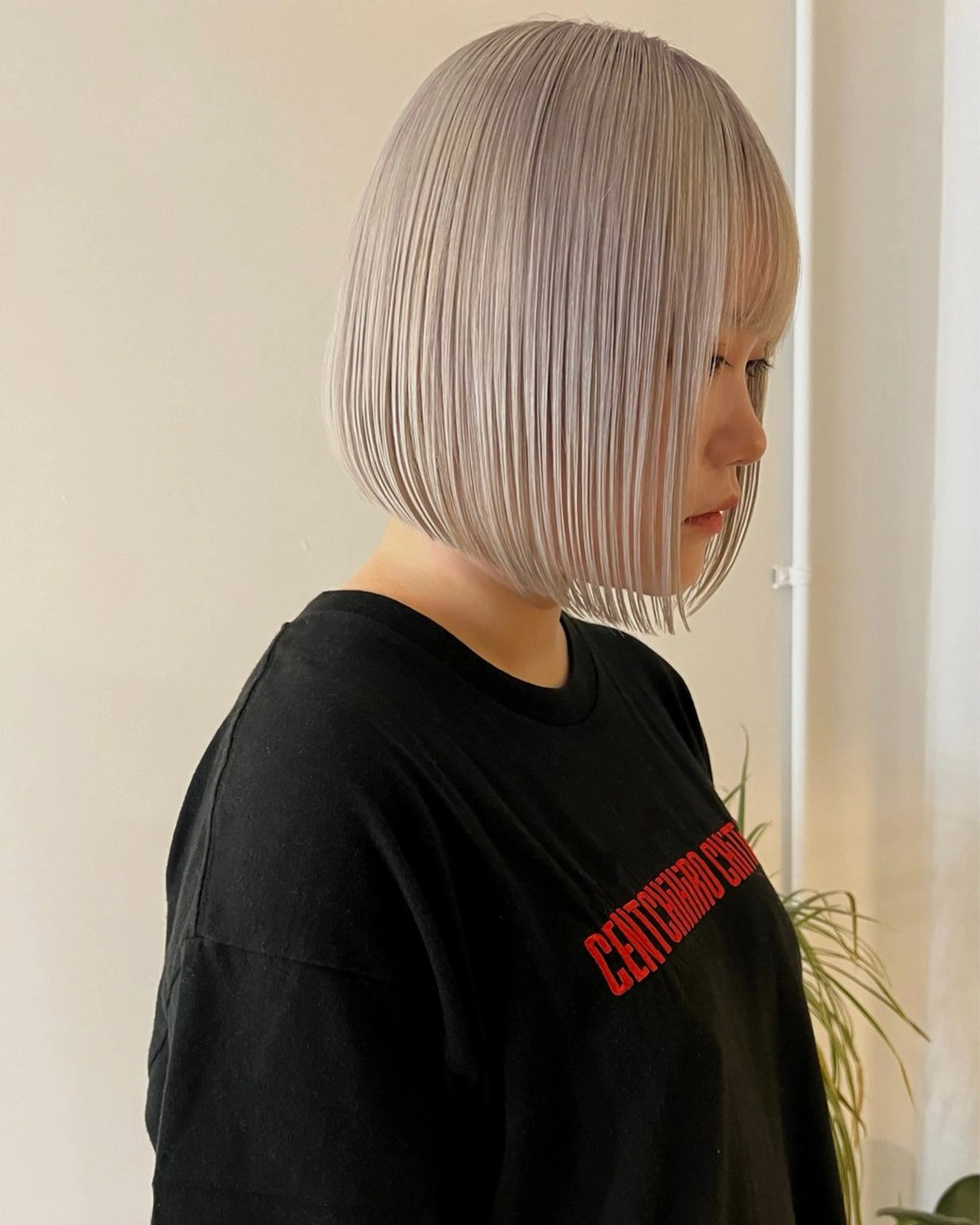 ショート カラー 切りっぱなしボブ ブリーチ ケアブリーチ ハイトーンカラー ボブ カット ヘアカラー トリートメント RAIMA ハイトーンレイヤーのヘアスタイル