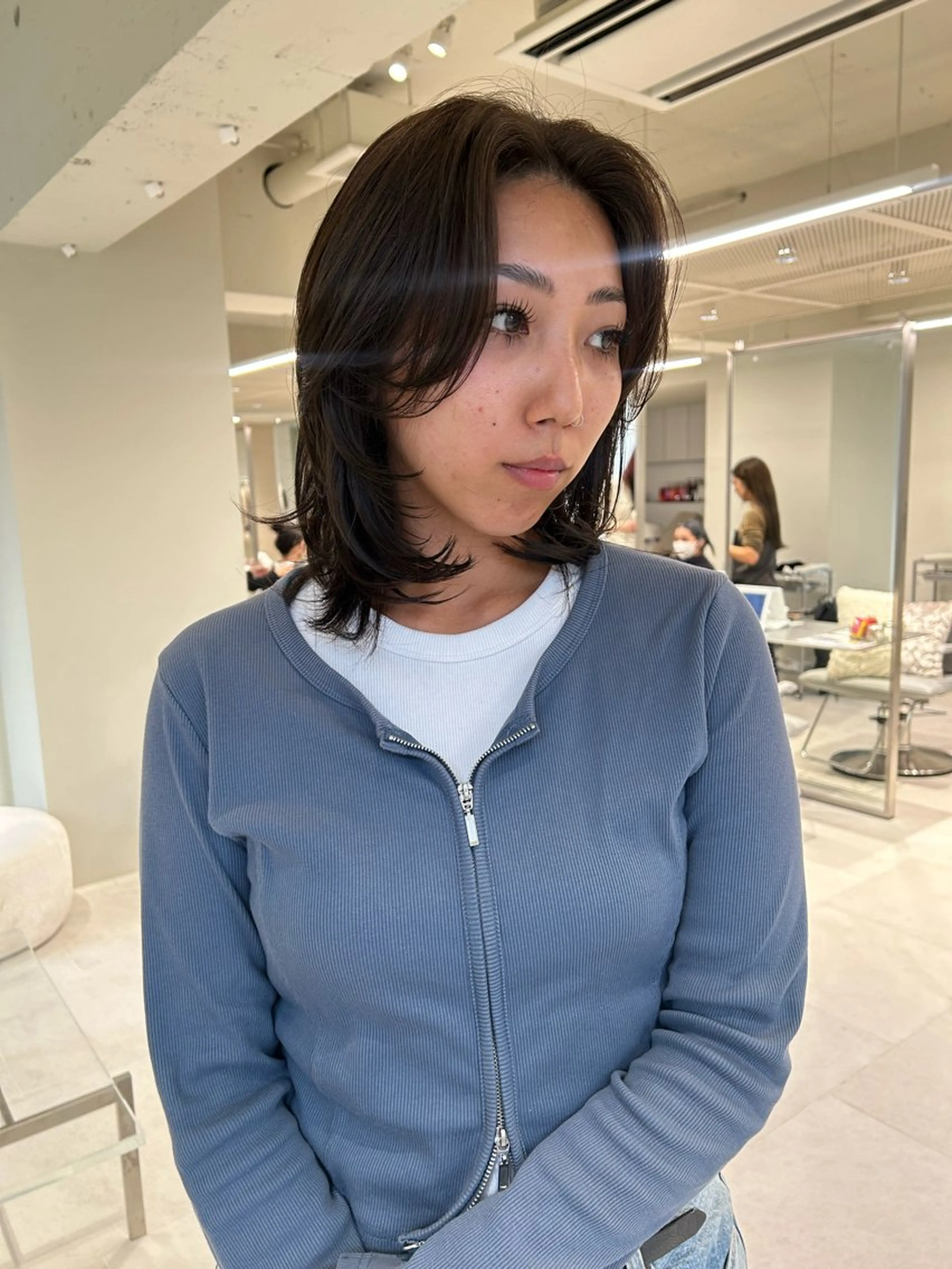 ショート カラー ベージュカラー オリーブベージュ カット ヘアカラー 丸みショート /NAGISAのヘアスタイル