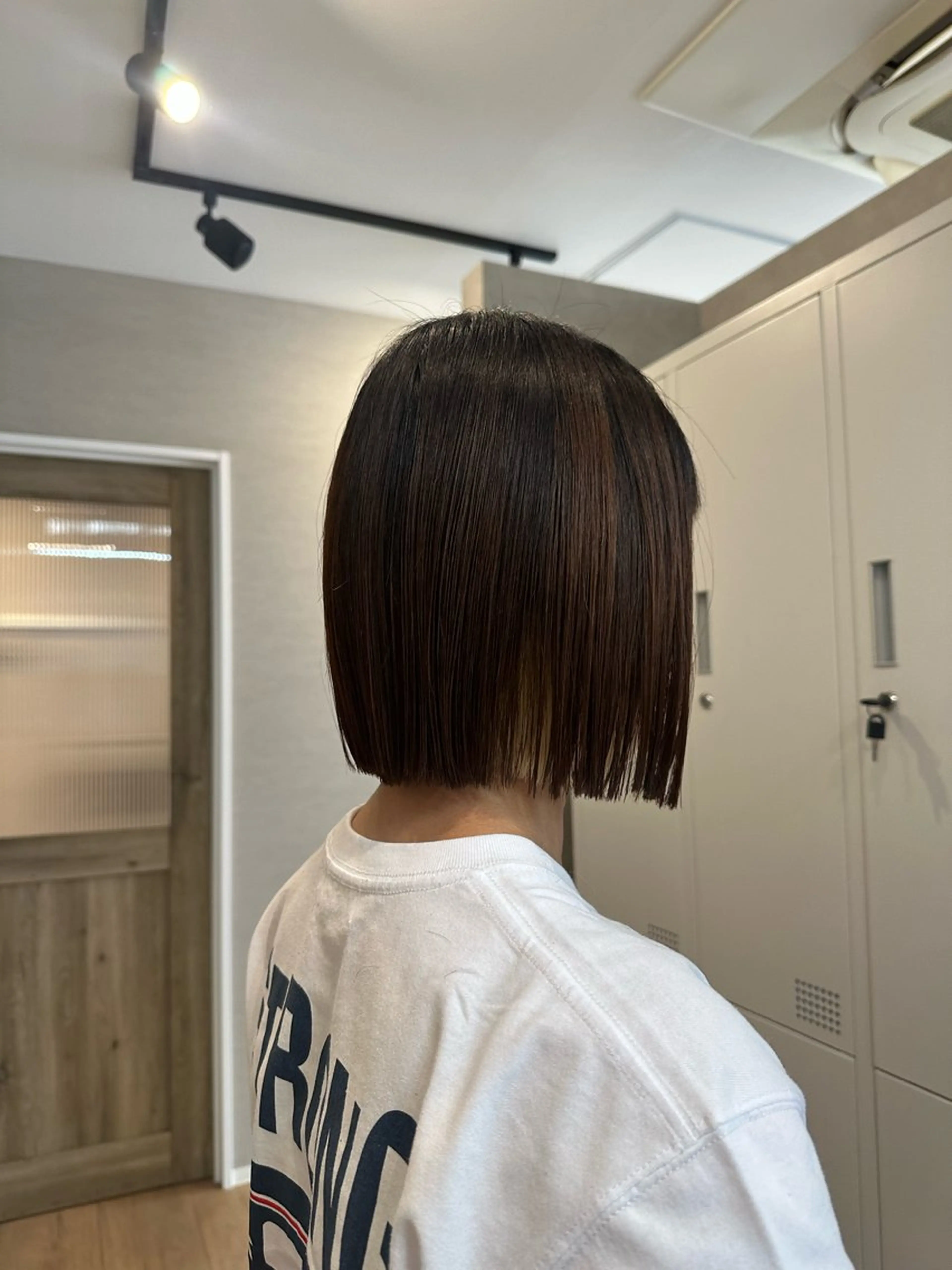 ミディアム 切りっぱなしボブ ボブ カット トリートメント waku所属・juna🌺/海外 ヘア/ハイトーンのヘアスタイル