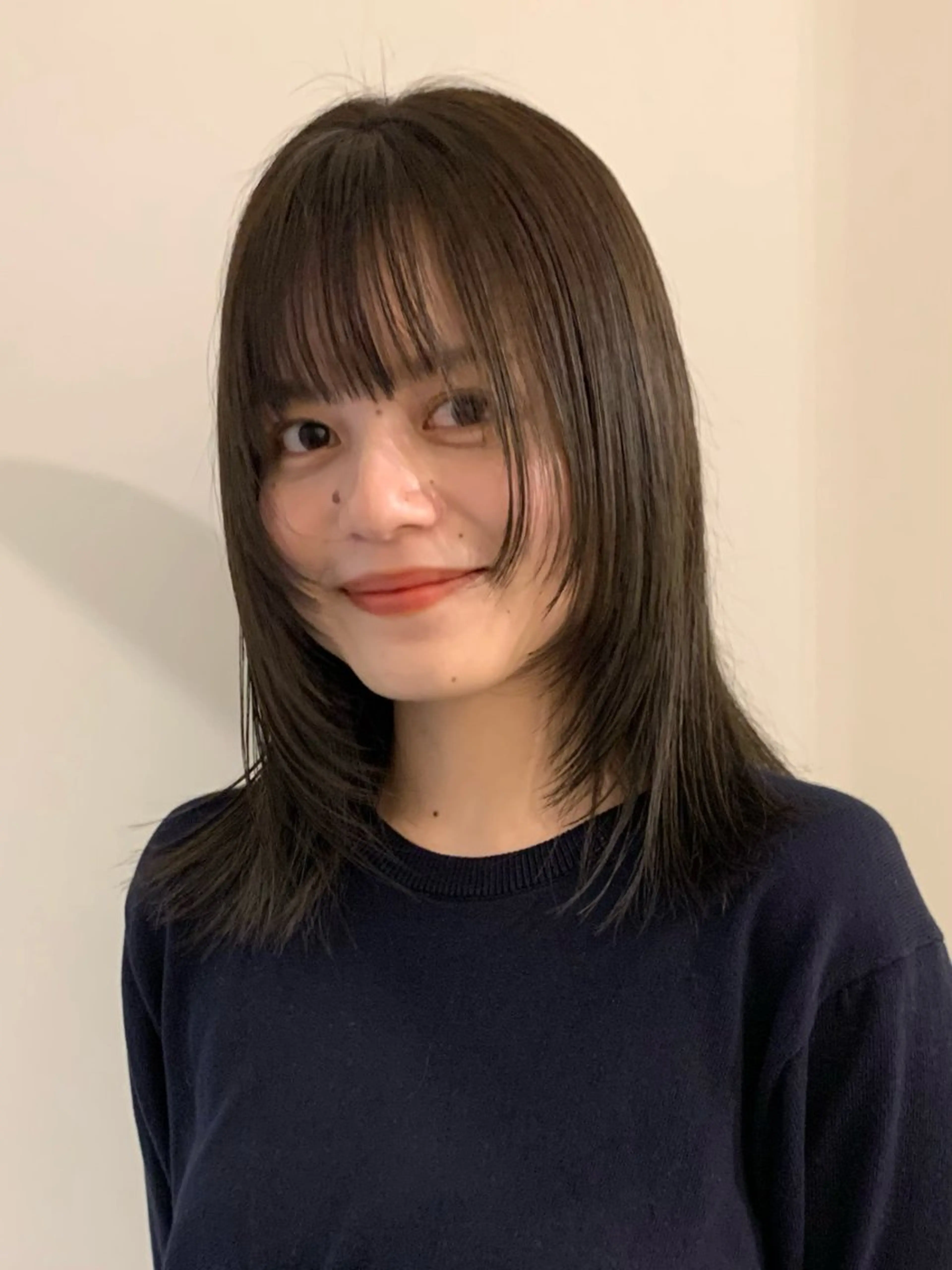 セミロング カラー 透明感カラー レイヤーカット カット ヘアカラー トリートメント 落合希 Olivebeigeのヘアスタイル