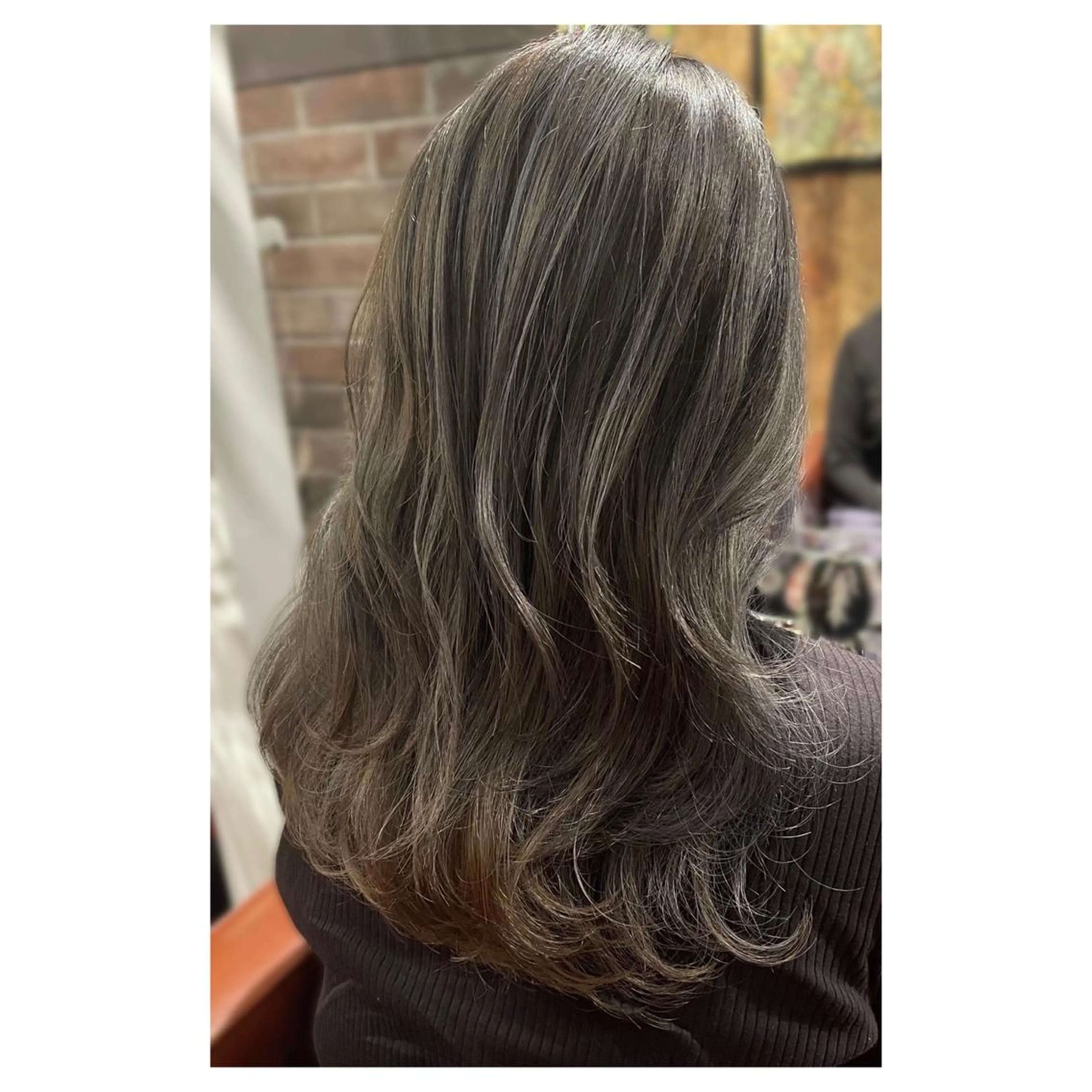 ミディアム ヘアカラー アフィロス所属・五十嵐 舞のヘアスタイル