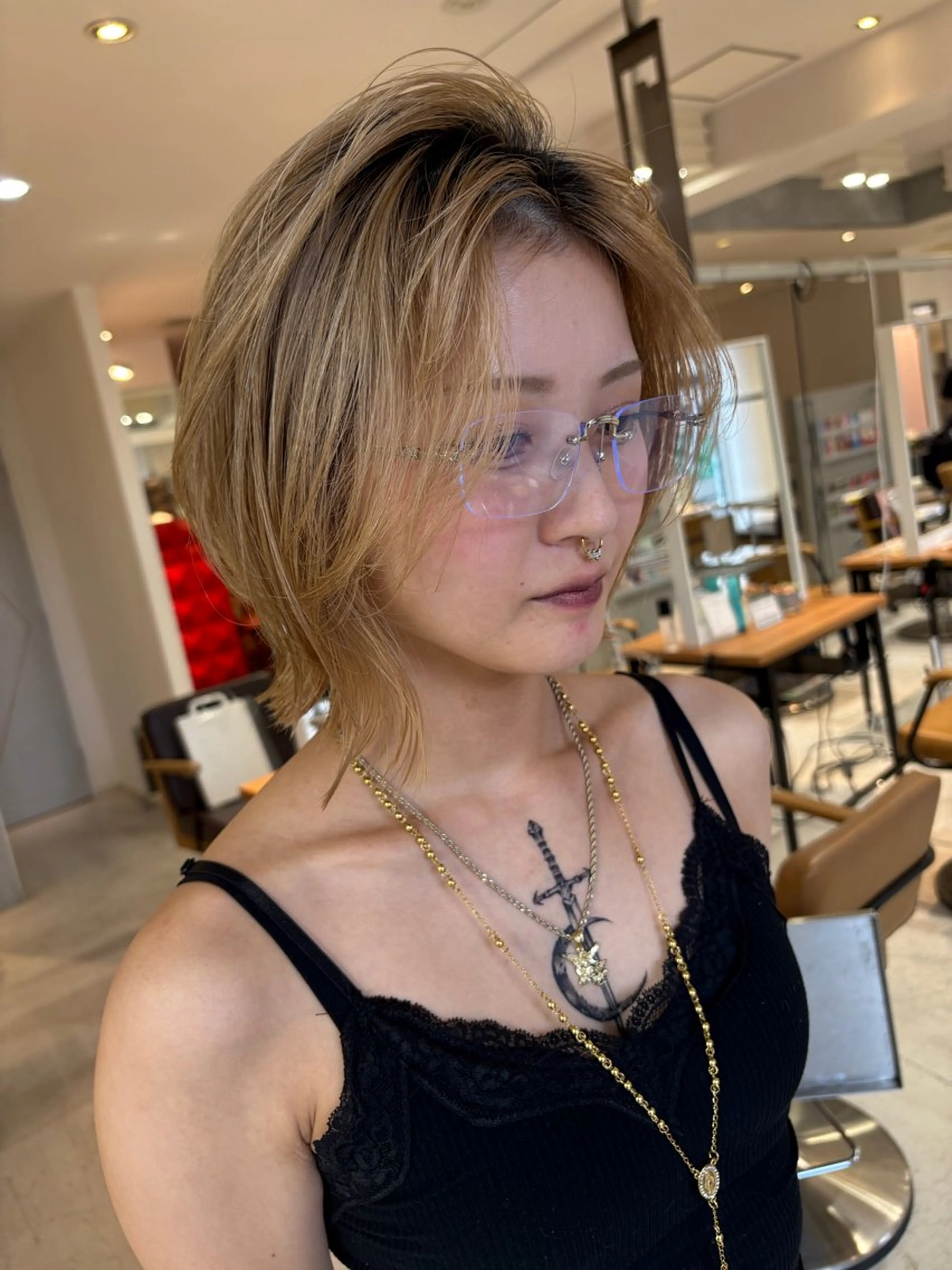 ショート カラー ブリーチ ケアブリーチ ダブルカラー ブリーチなしカラー エクステ nameless髪質 改善ブリーチ心斎橋のヘアスタイル