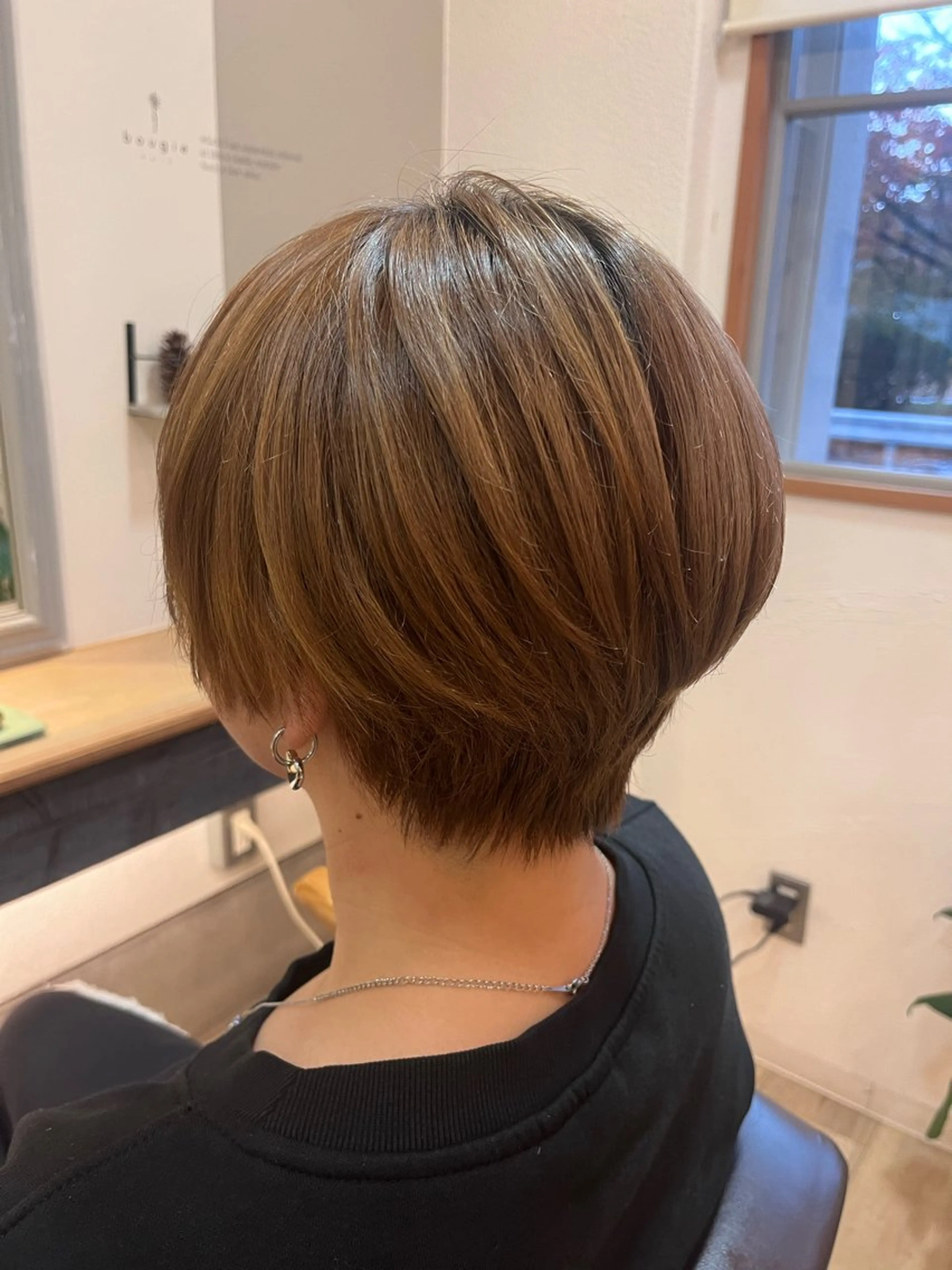 ショート ショートヘア ハラちゃんカット✂︎ 透明感🩵ケアカラーのヘアスタイル