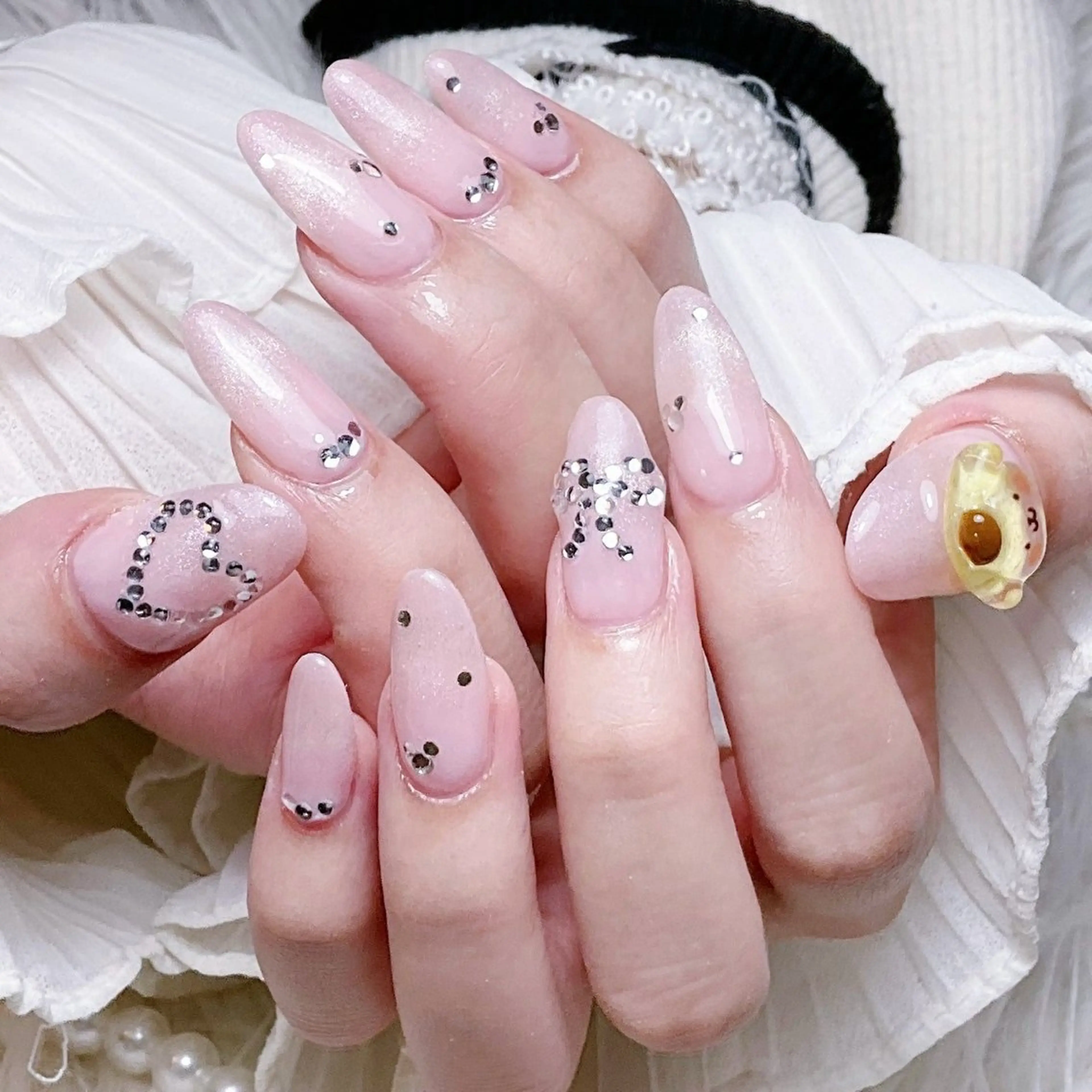 ネイル アートネイル チークネイル 長さ出し フラワーネイル フレンチネイル ハンドネイル ☁️Yun nail Outei☁️のネイルデザイン