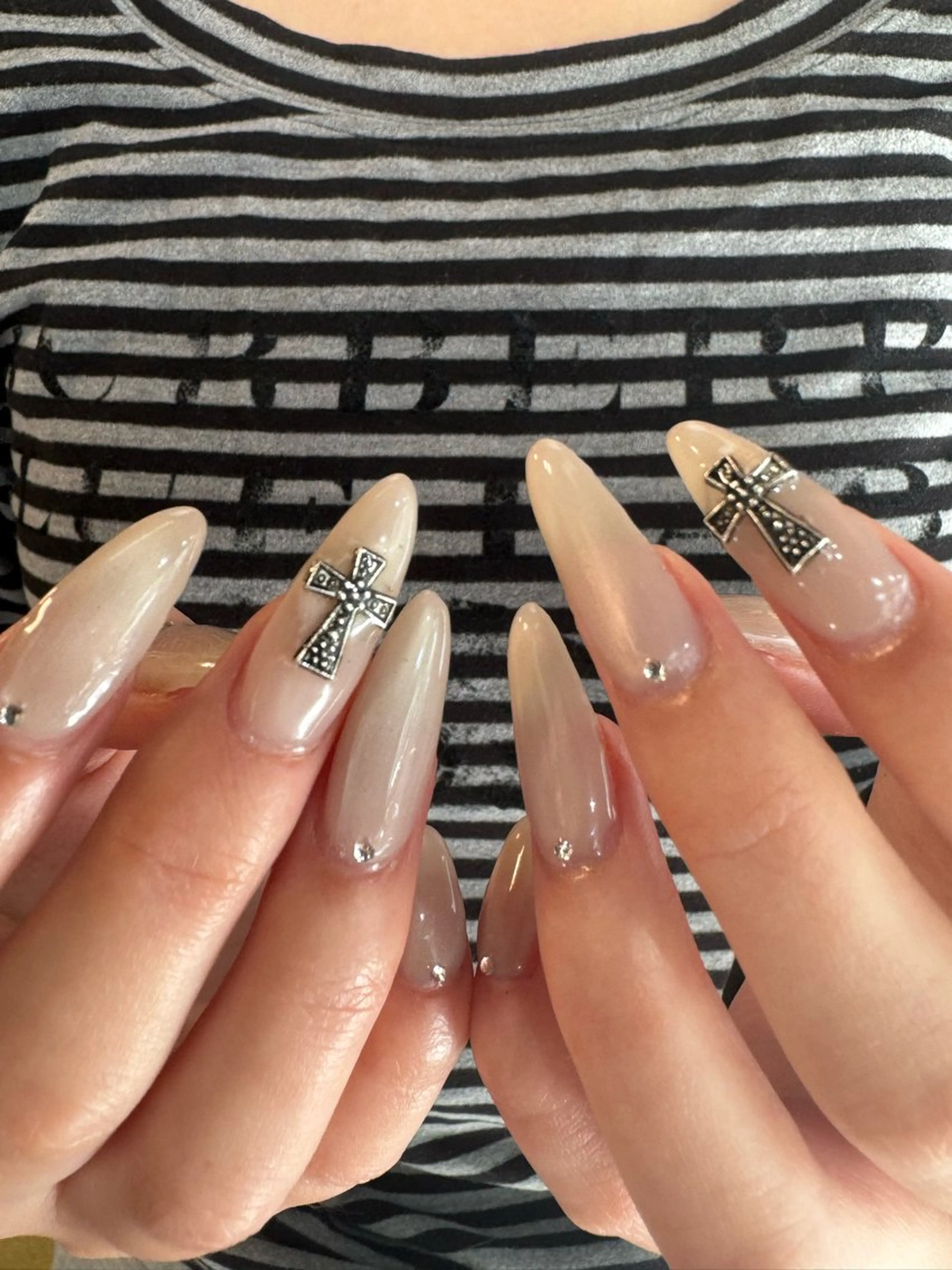 ネイル マグネットネイル ワンカラーネイル シンプルネイル ハンドネイル designcolo r/似合わせNOKAのヘアスタイル