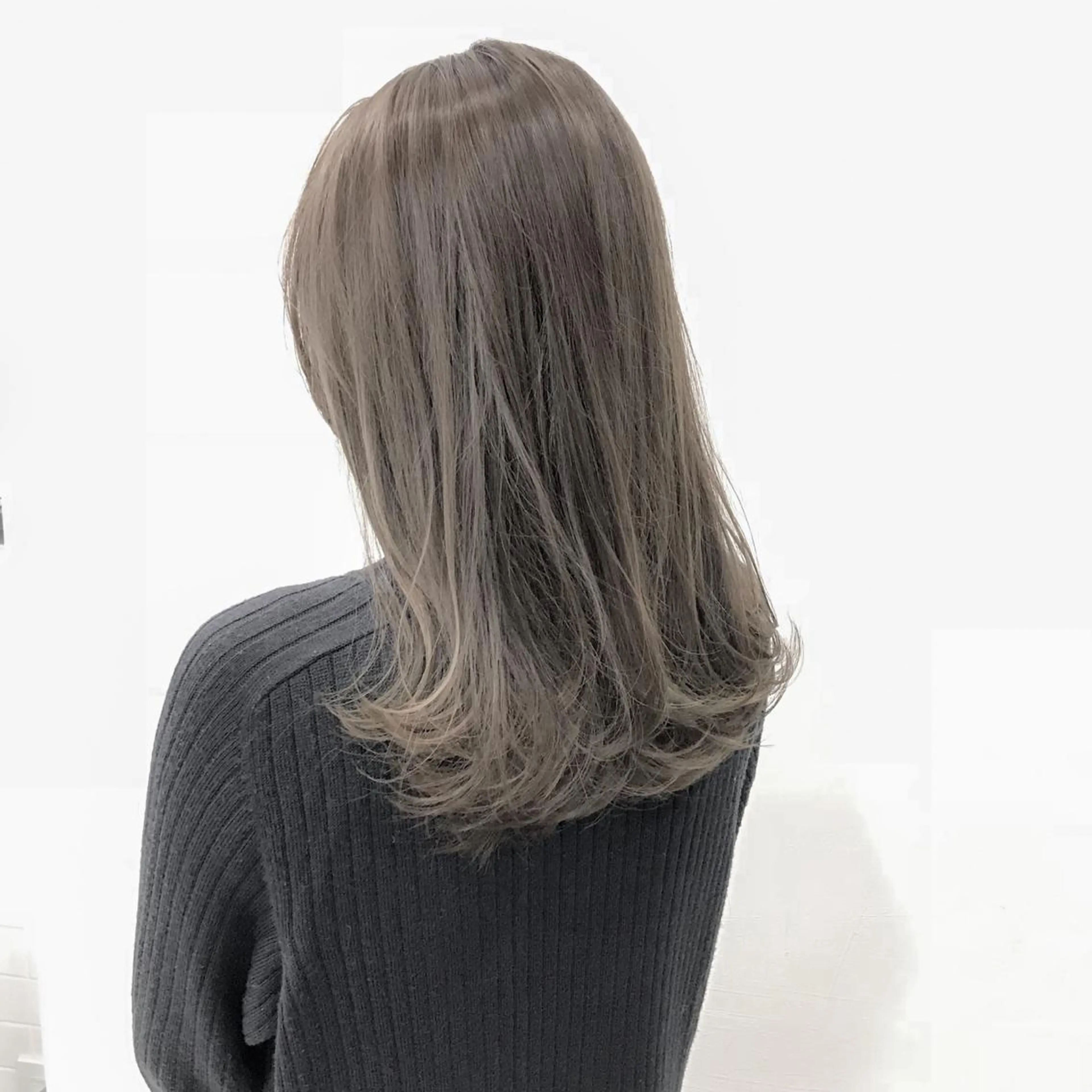 セミロング カラー ベージュカラー イルミナカラー ヘアカラー トリートメント clan五反田所属・髪質改善、縮毛矯正 店長浅野太郎のヘアスタイル