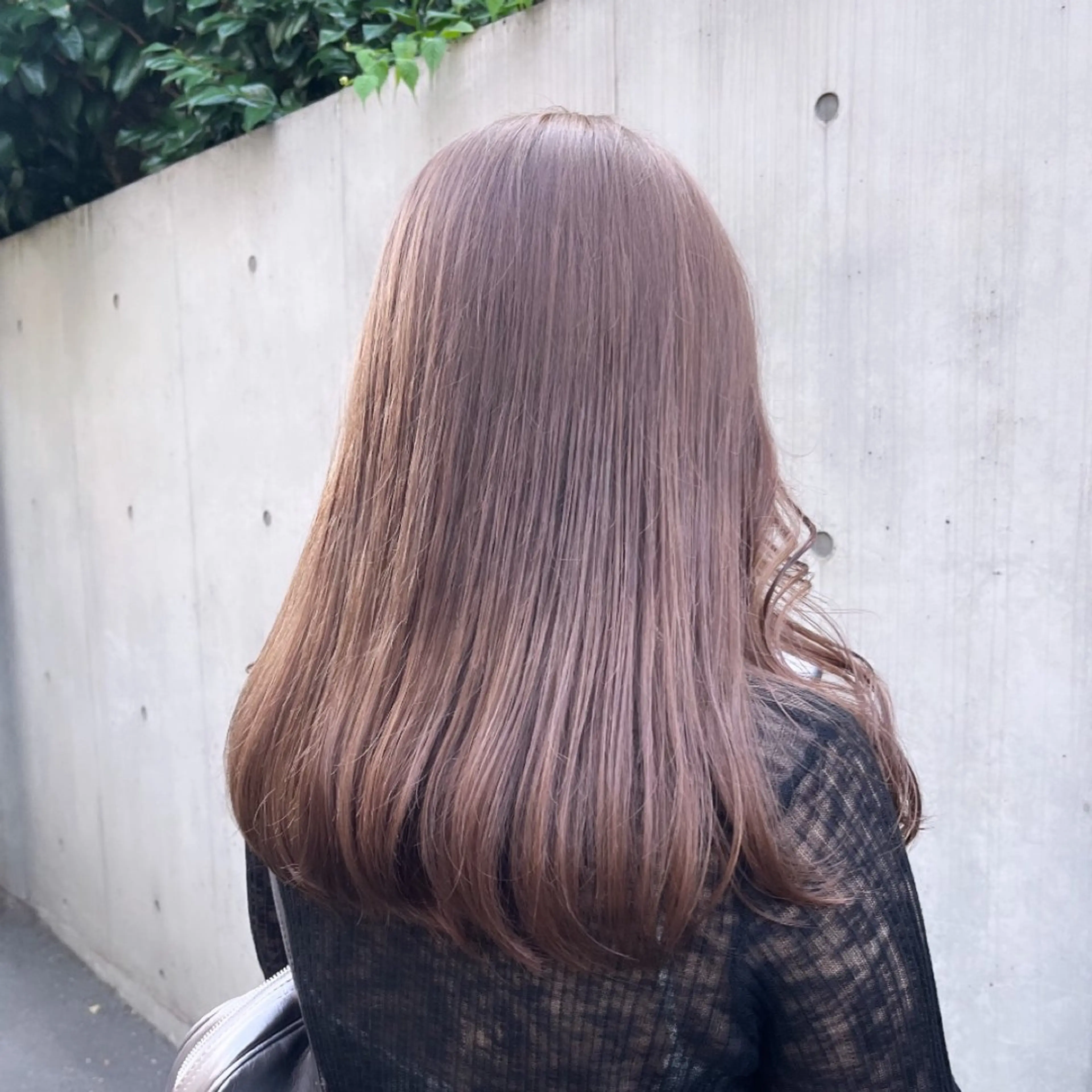 セミロング カラー ベージュカラー ブリーチ ブラウンカラー ブラウンベージュ ハイトーンカラー ヘアカラー トリートメント ヘッドスパ ヘアセット カジュアルを女っぽく 𝗮𝘆𝗮𝗰𝗼のヘアスタイル