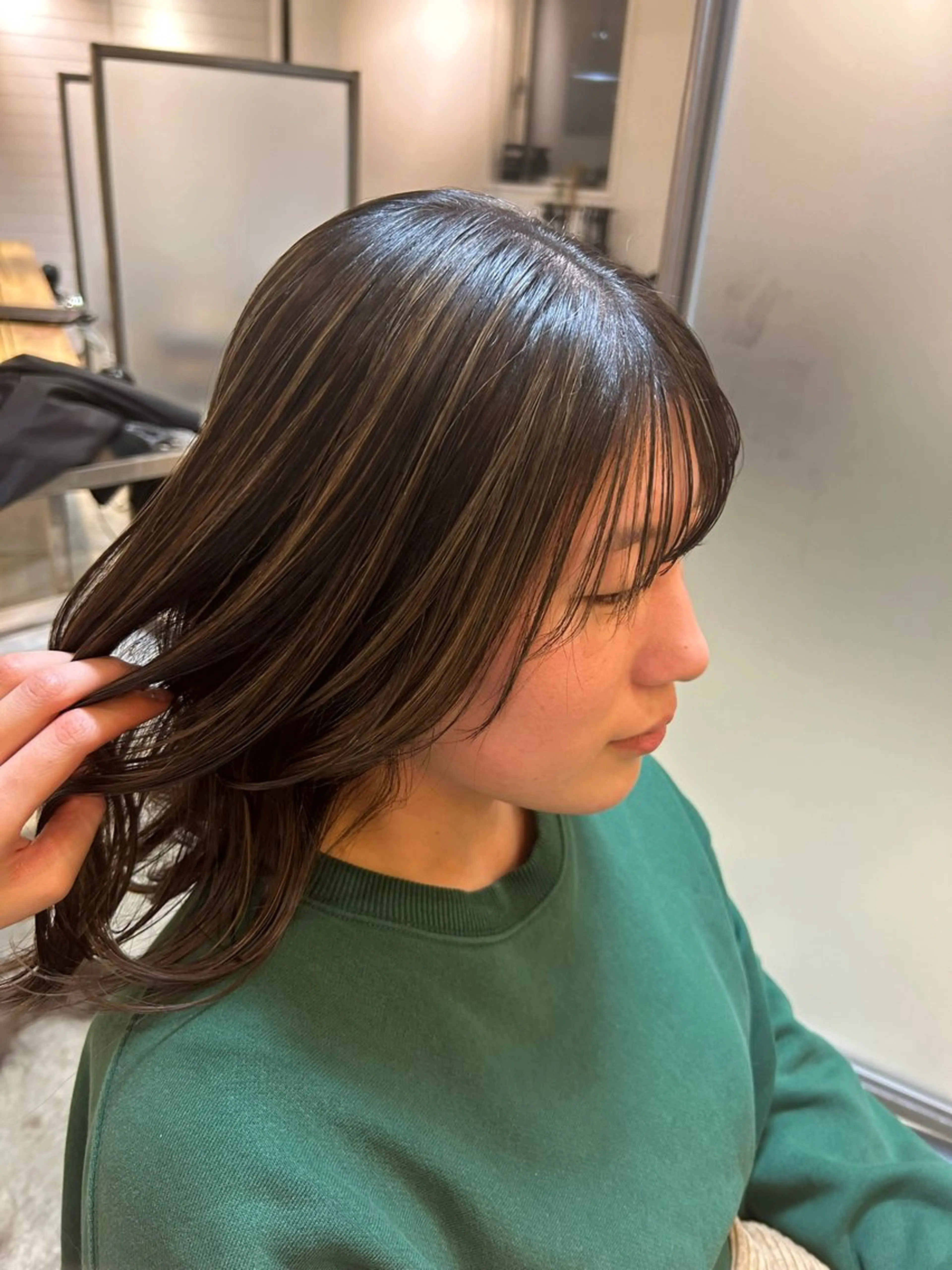 セミロング ハイライト カット ヘアカラー トリートメント 艶カラー/レイヤー 🦋AKARI🦋のヘアスタイル