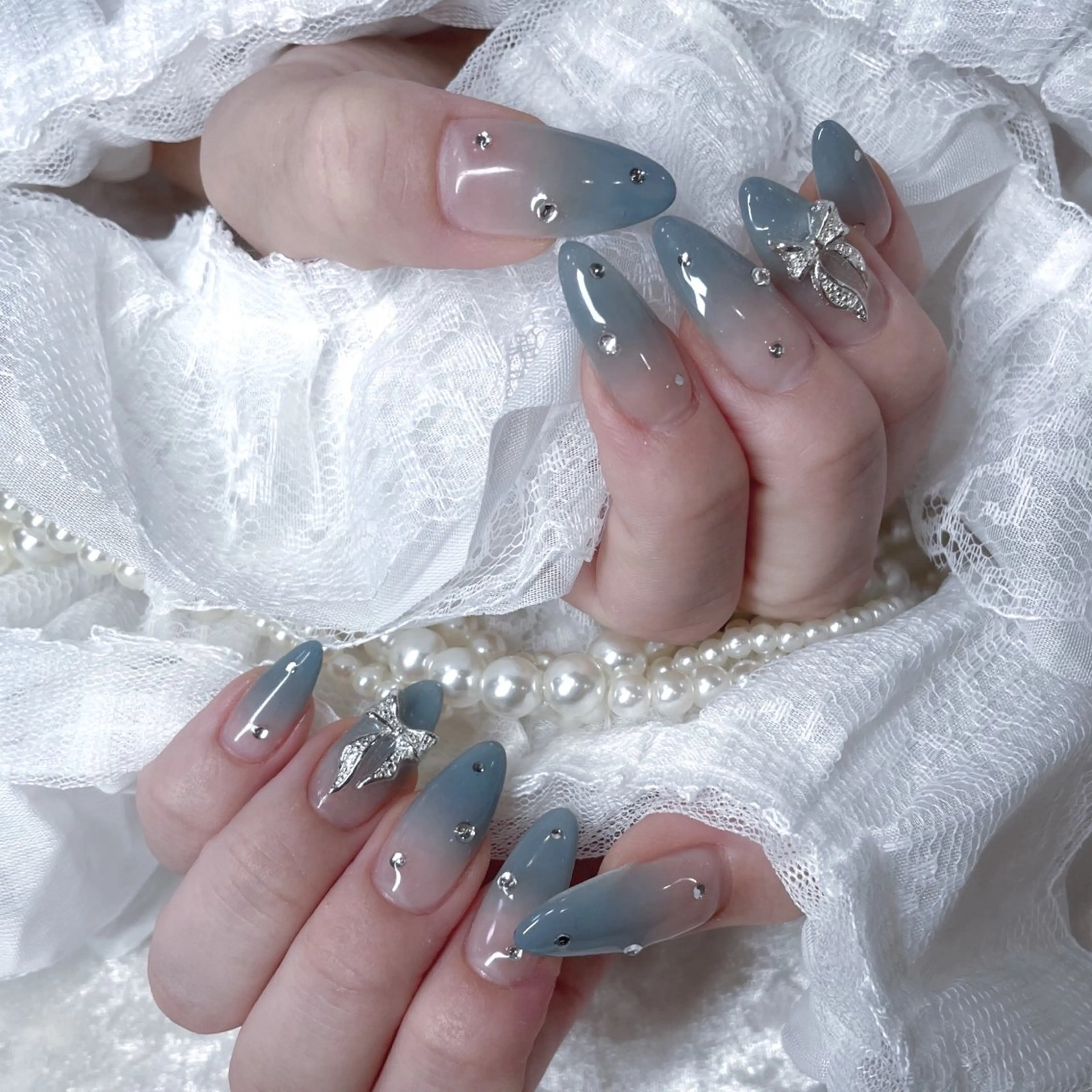 ネイル MINAMI໒꒱ Y2K、韓国ガーリーのネイルデザイン