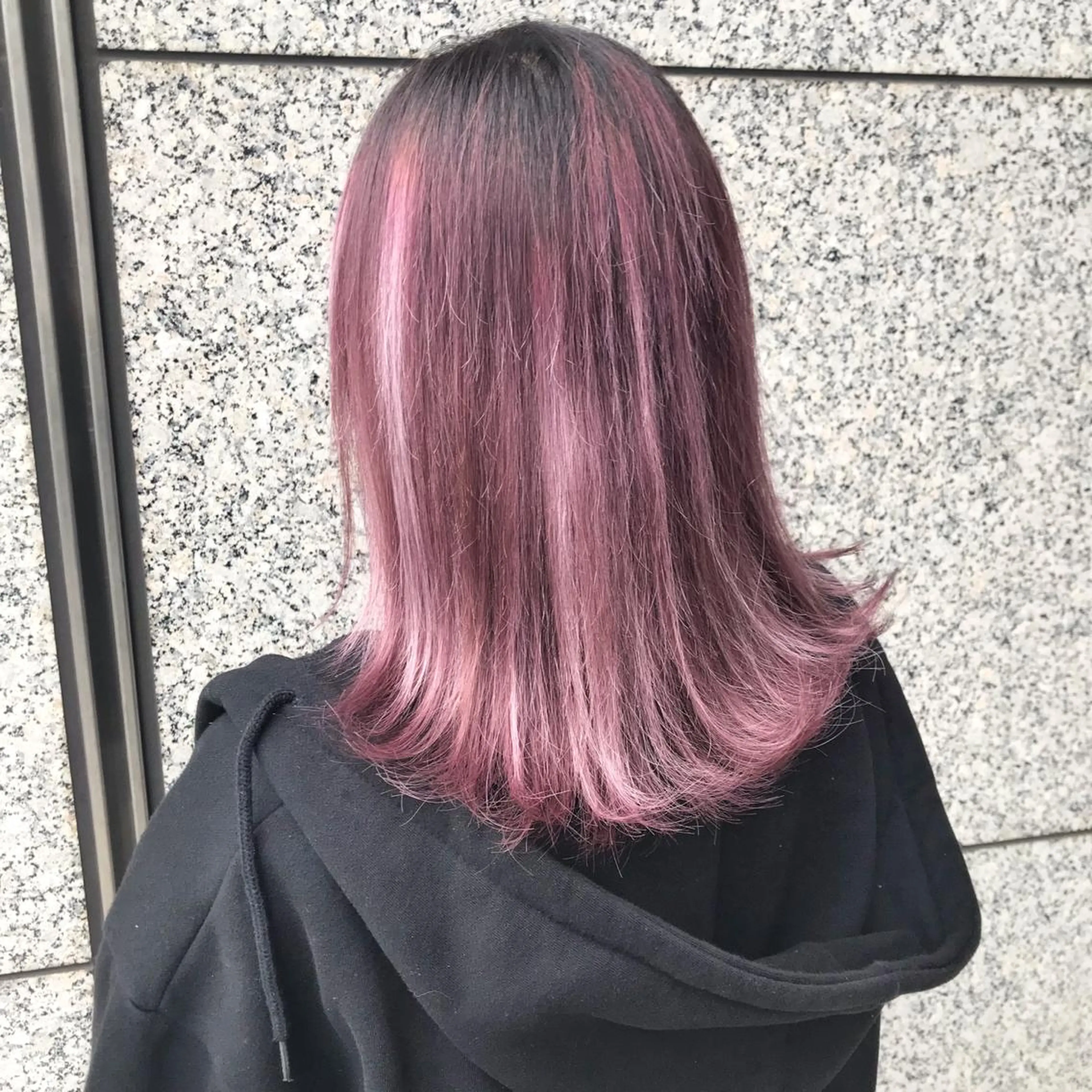 セミロング カラー ブリーチ ハイライトカラー ピンクカラー ハイライト 平尾 拓也のヘアスタイル