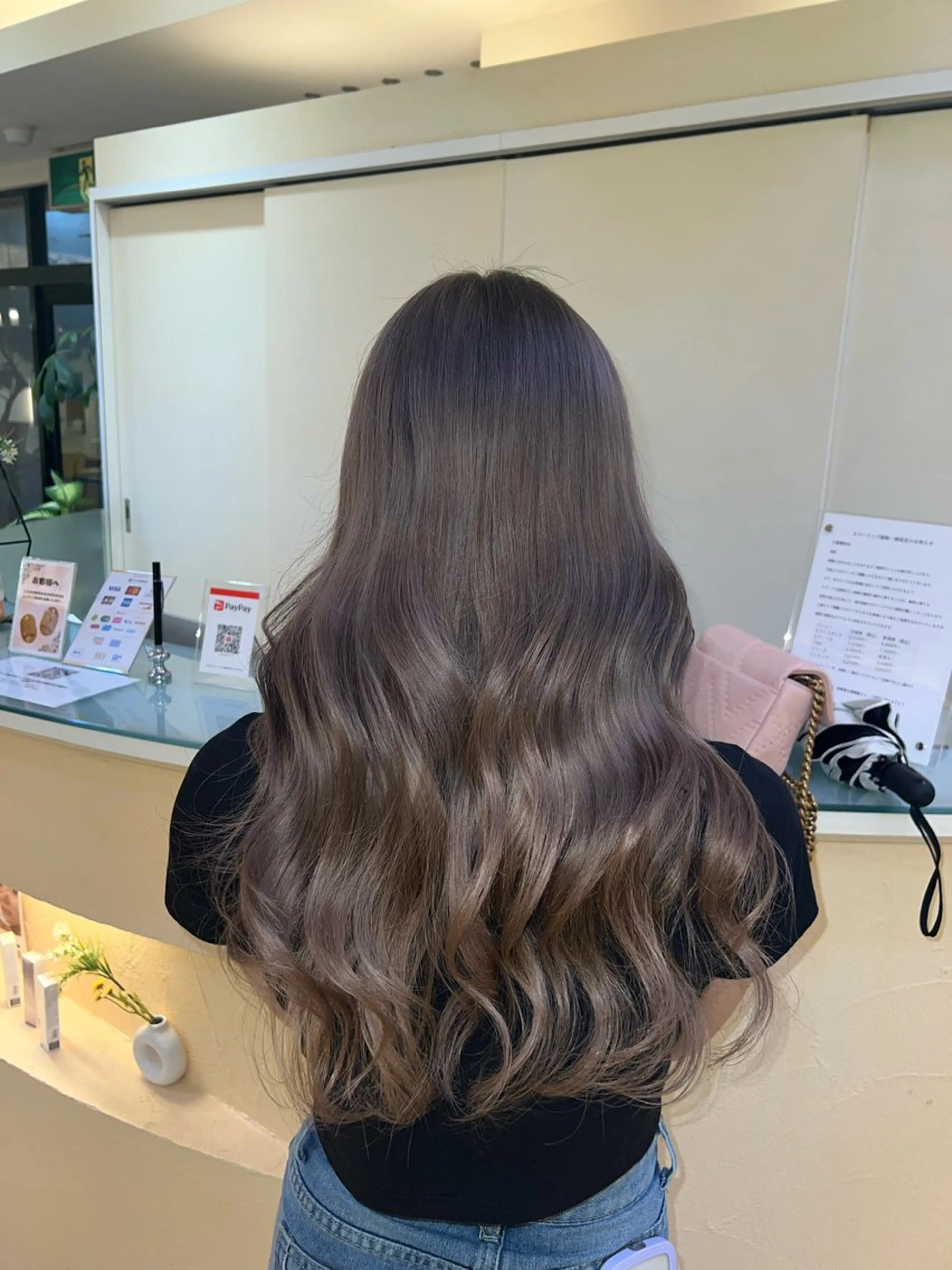 ロング カラー ブリーチ ケアブリーチ グレージュ ロング «最高の髪質改善» 艶カラー 惠美のヘアスタイル