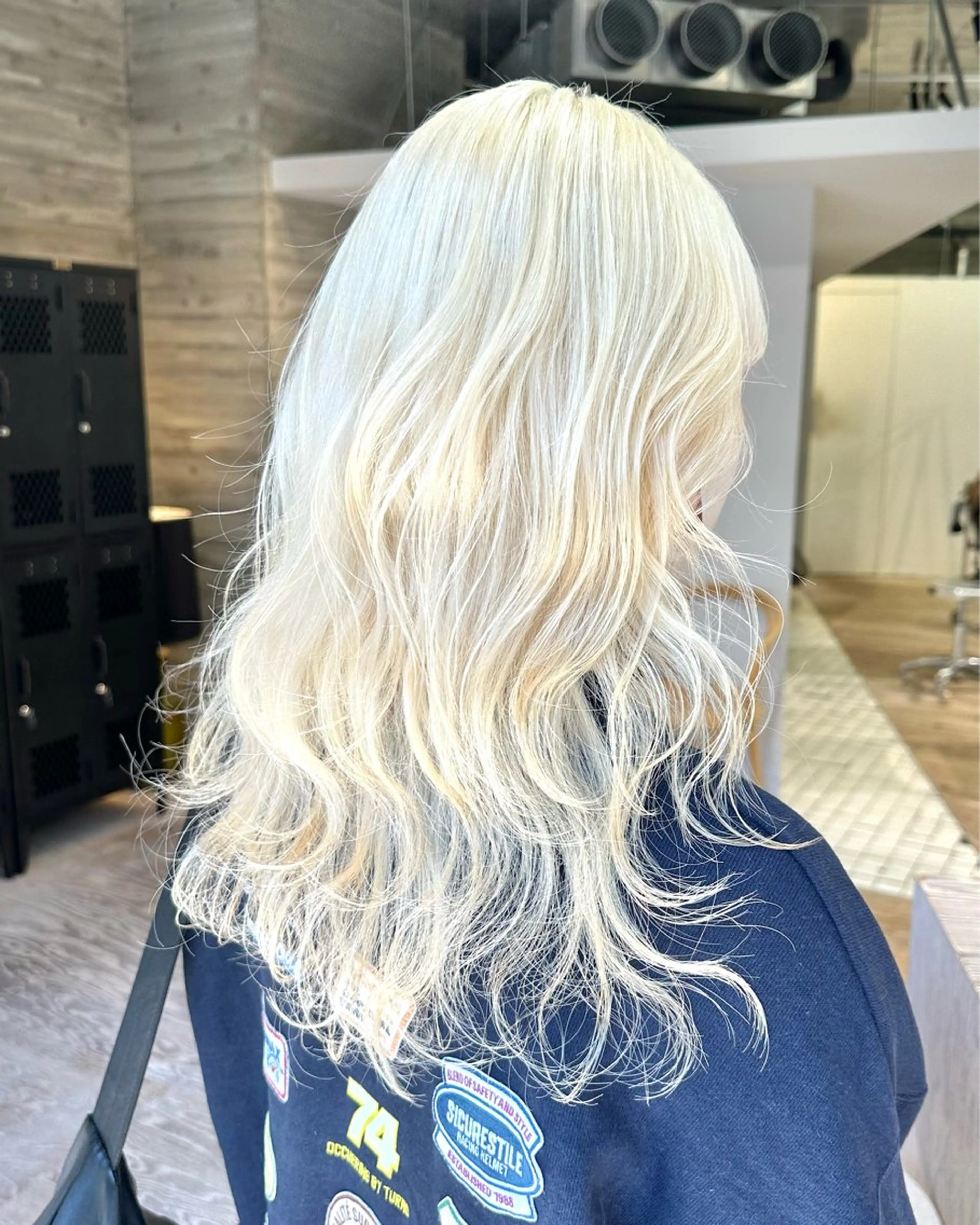 ミディアム ヘアカラー トリートメント 抜きっぱなしブロンド ササキカズマのヘアスタイル