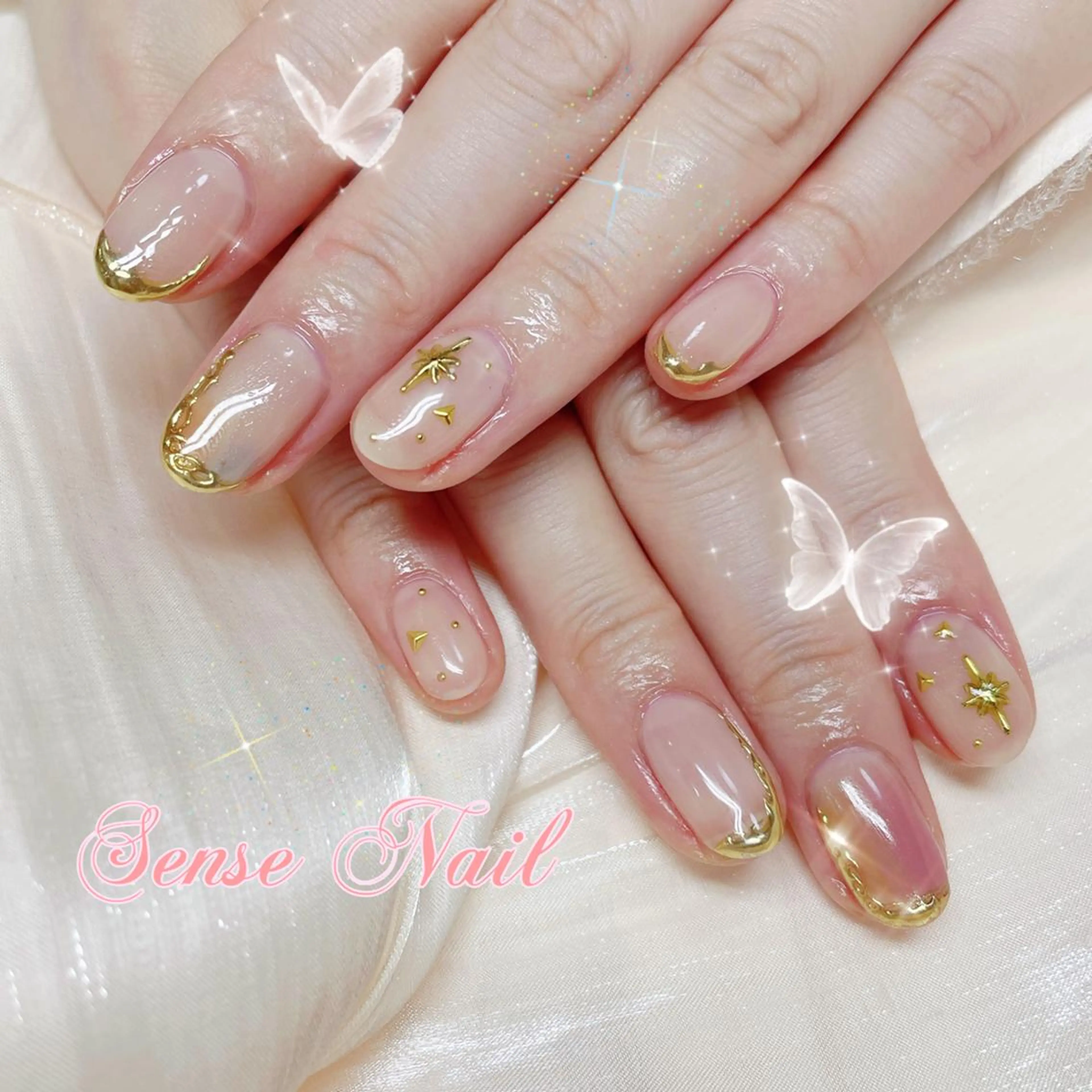 ネイル ハンドネイル ハンドケア Queenie 🦋のネイルデザイン