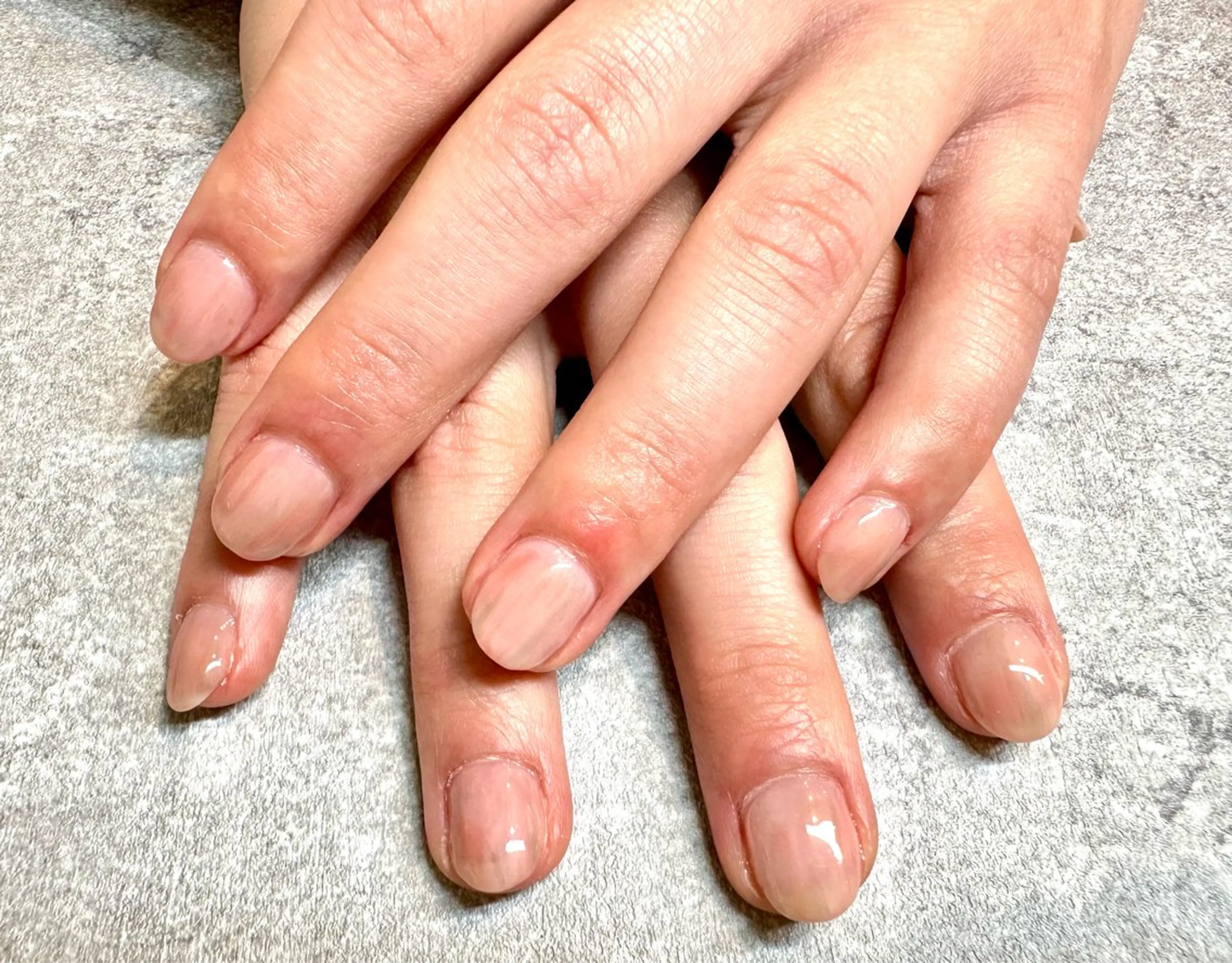 ネイル グリーン ニュアンスネイル ピンク ハンドネイル NISHIOKA FUKUMIのネイルデザイン