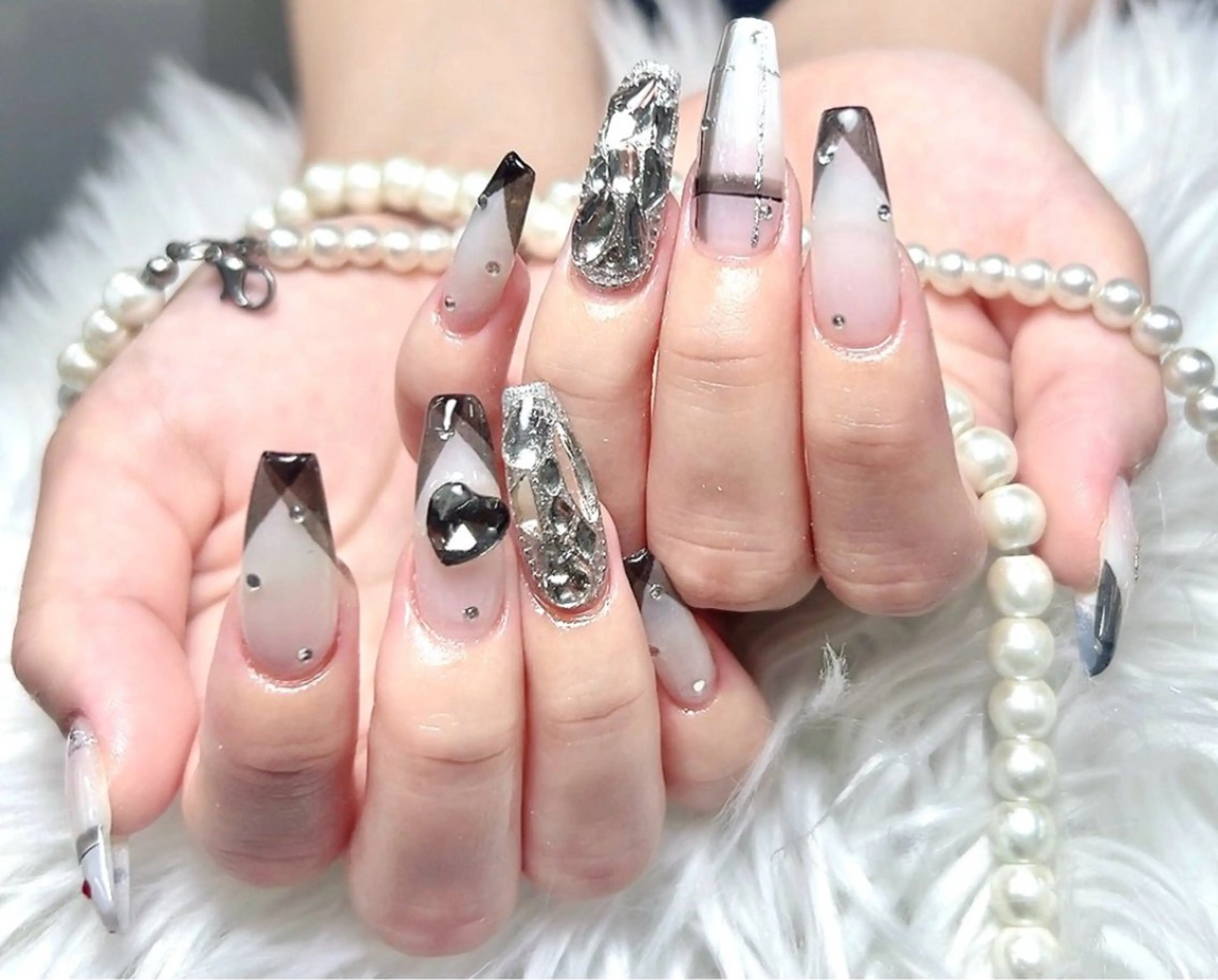 ネイル 成人式 韓国ネイル オフィスネイル ハンドネイル ハンドケア cat‘s nail🐈‍⬛のネイルデザイン