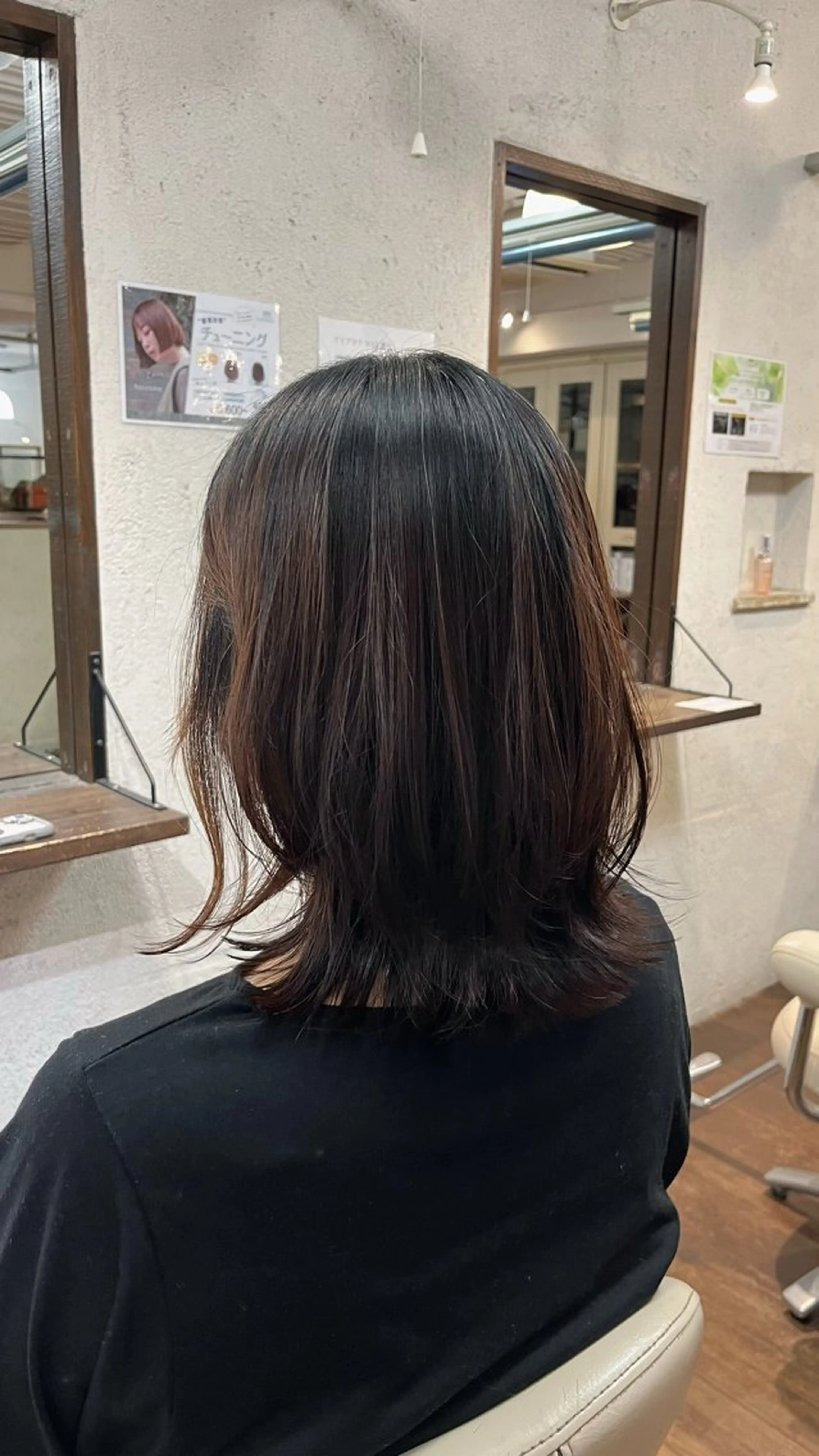セミロング ボブ レイヤーカット 外ハネヘア 中宗 哲平のヘアスタイル