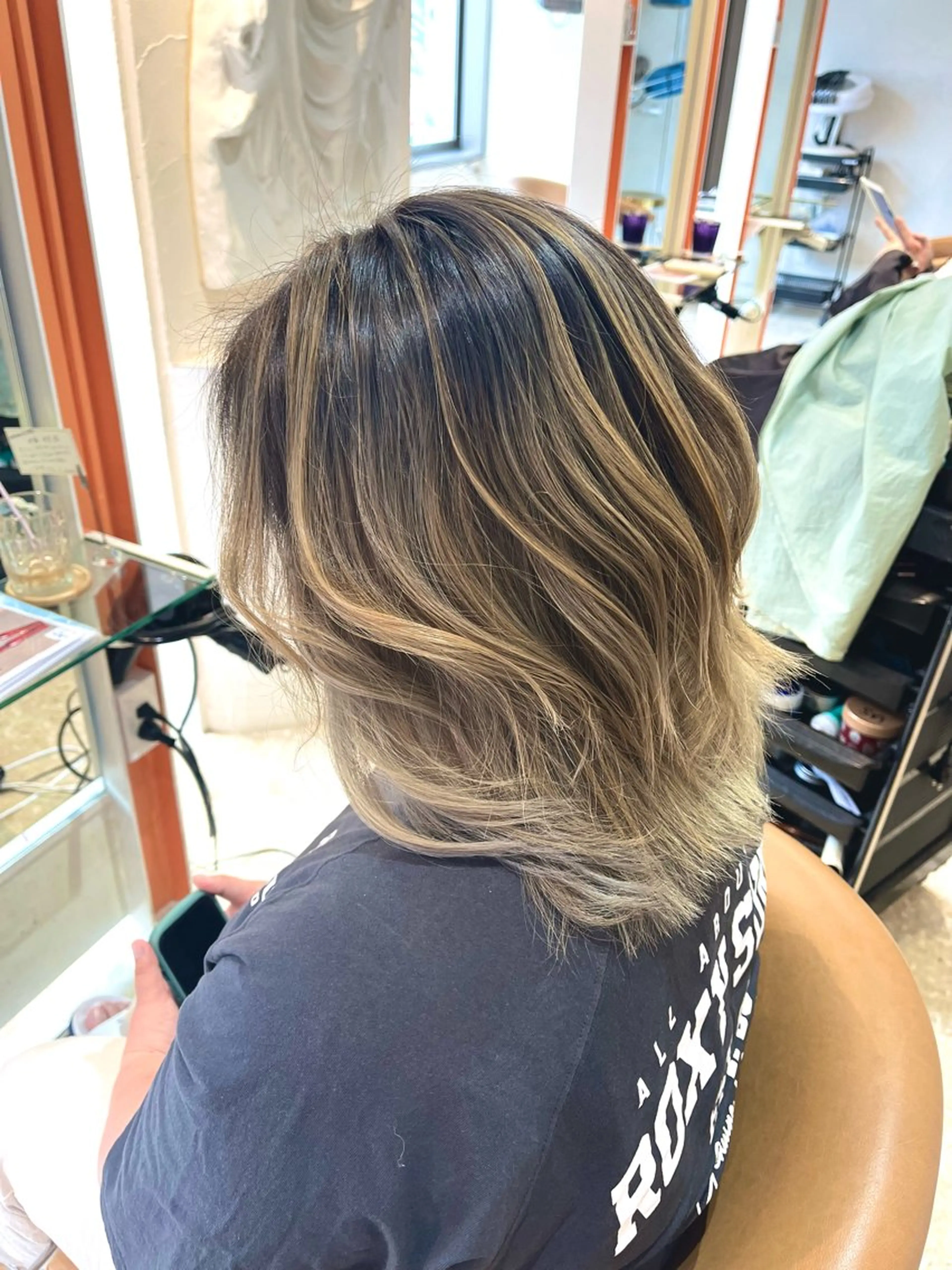 ミディアム カラー バレイヤージュ レイヤーカット ヘアカラー うしだ かおるのヘアスタイル