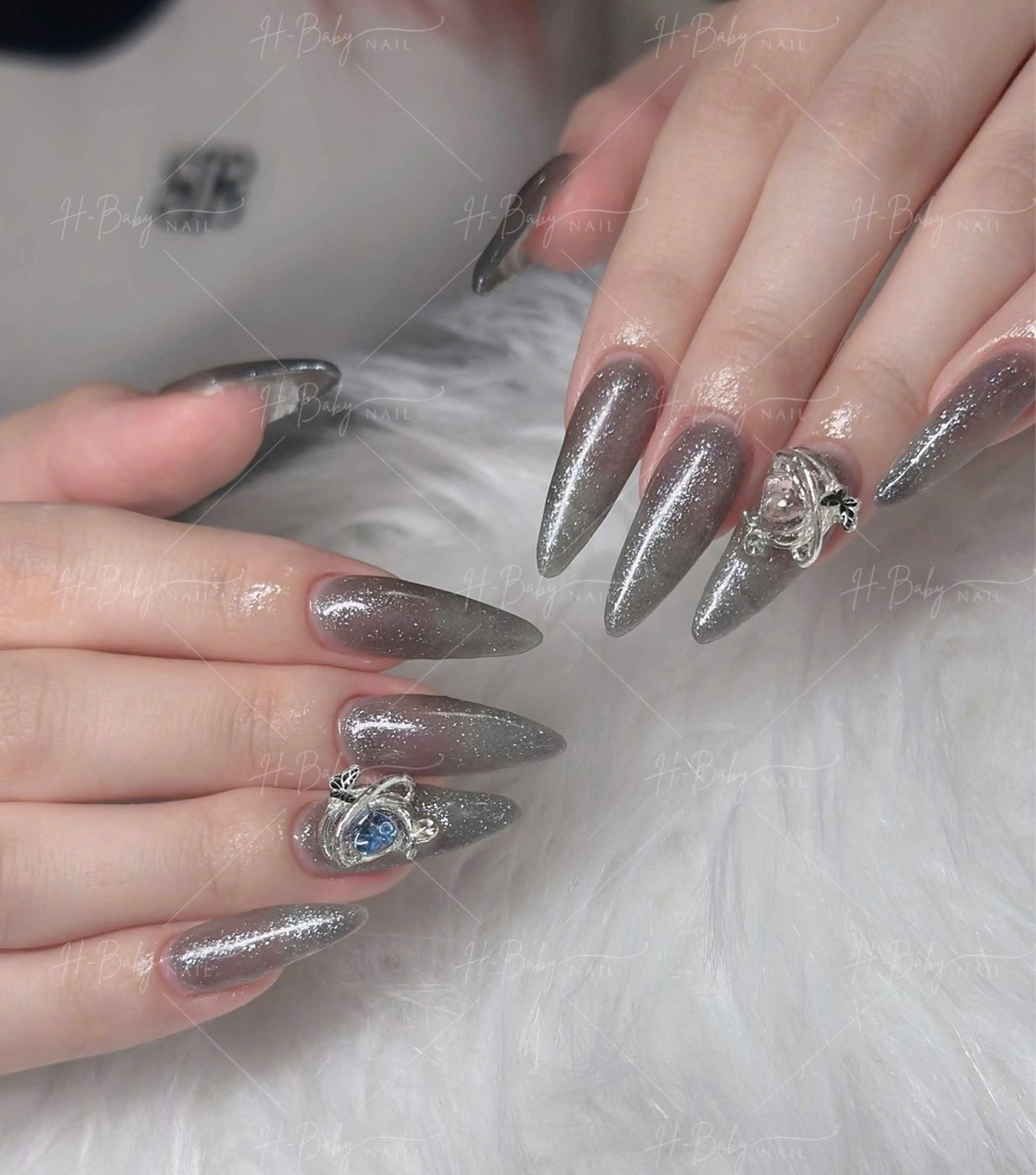 ネイル オーロラネイル フレンチネイル ジェルネイル ハロウィン キラキラネイル ハンドネイル H.baby Nail Salonのネイルデザイン