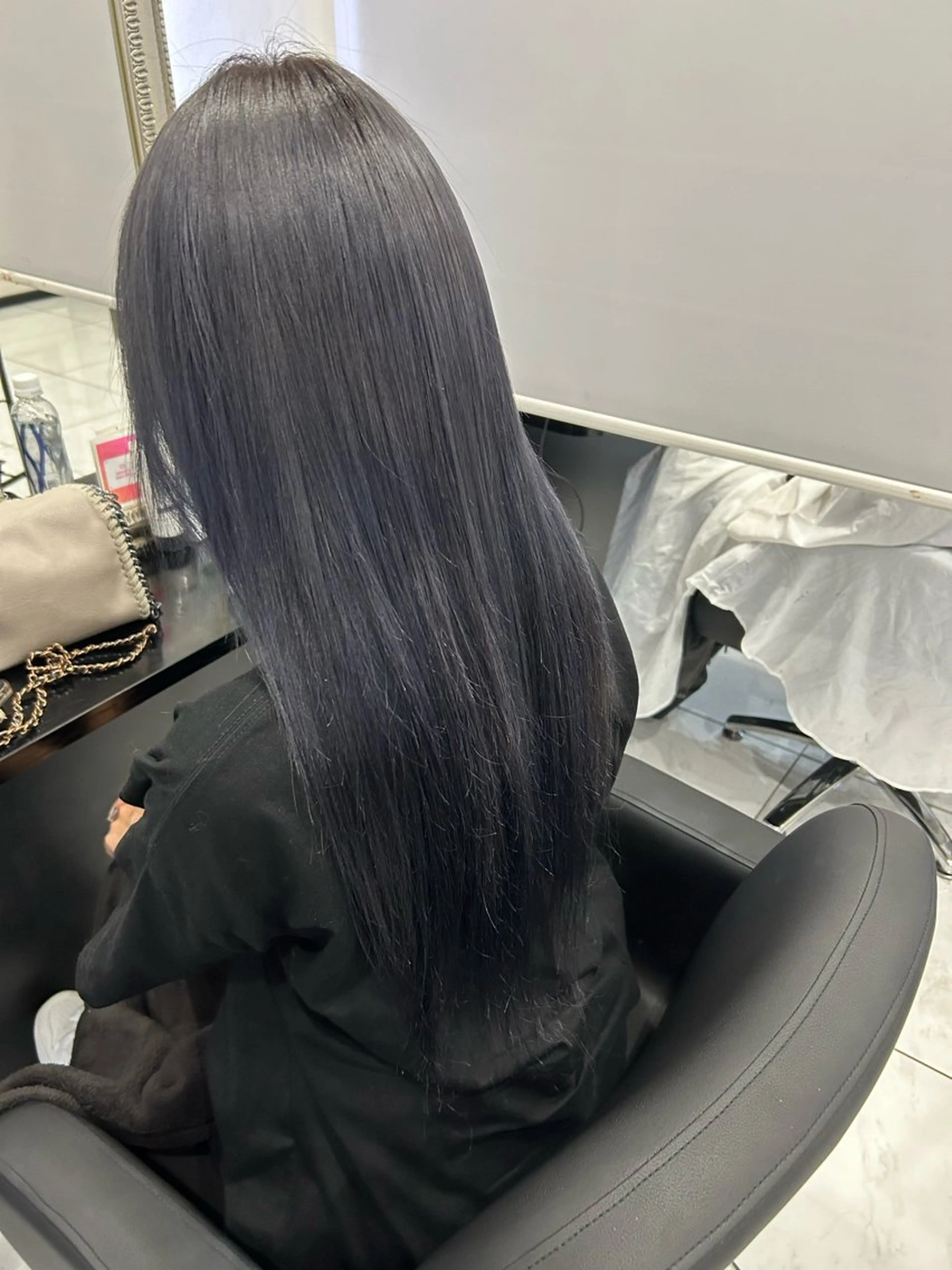 ロング アッシュ アッシュグレー ヘアカラー 長田 麻友子のヘアスタイル