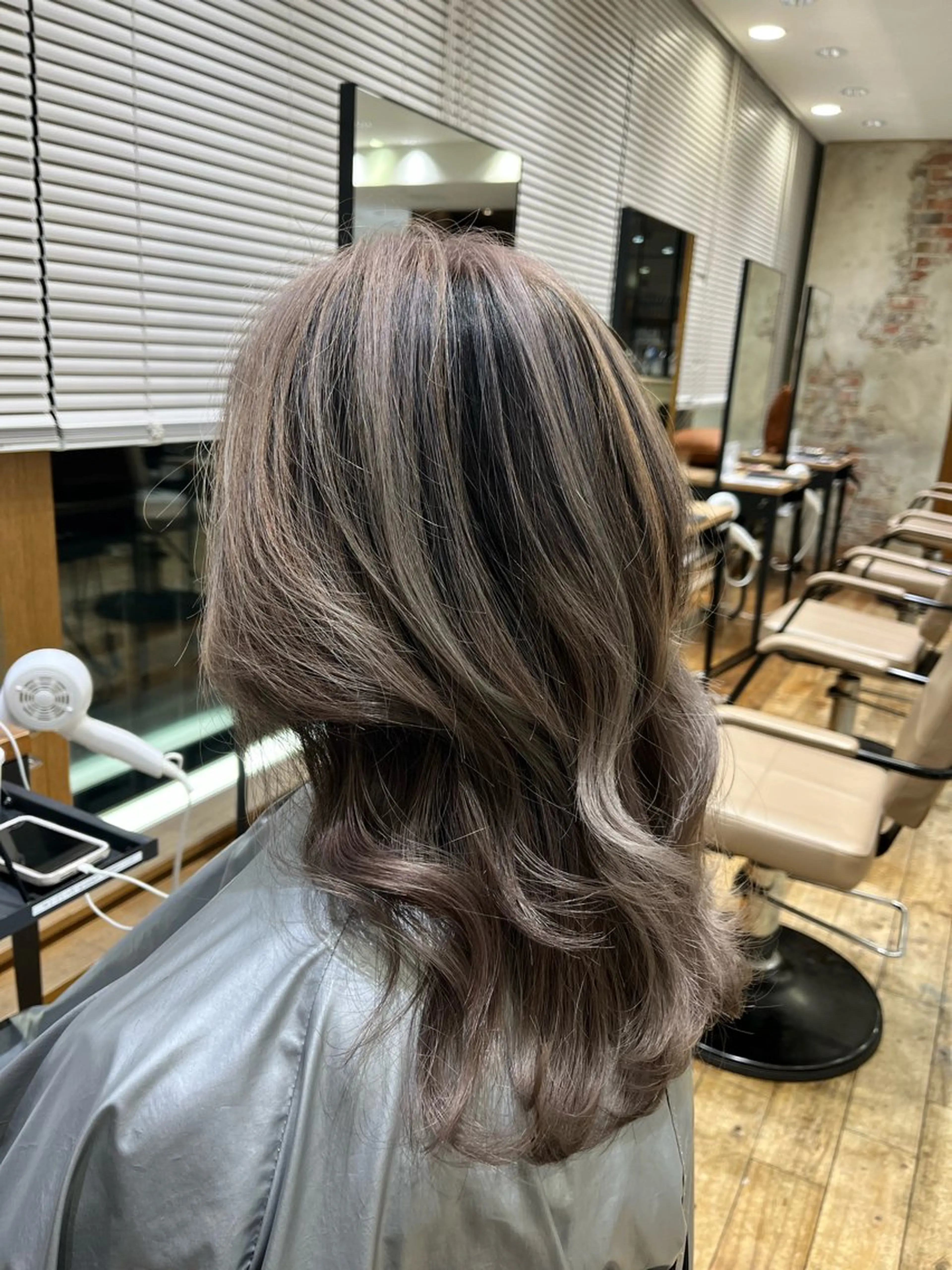 ミディアム 顔まわりカット 前髪カット安井楽人のヘアスタイル