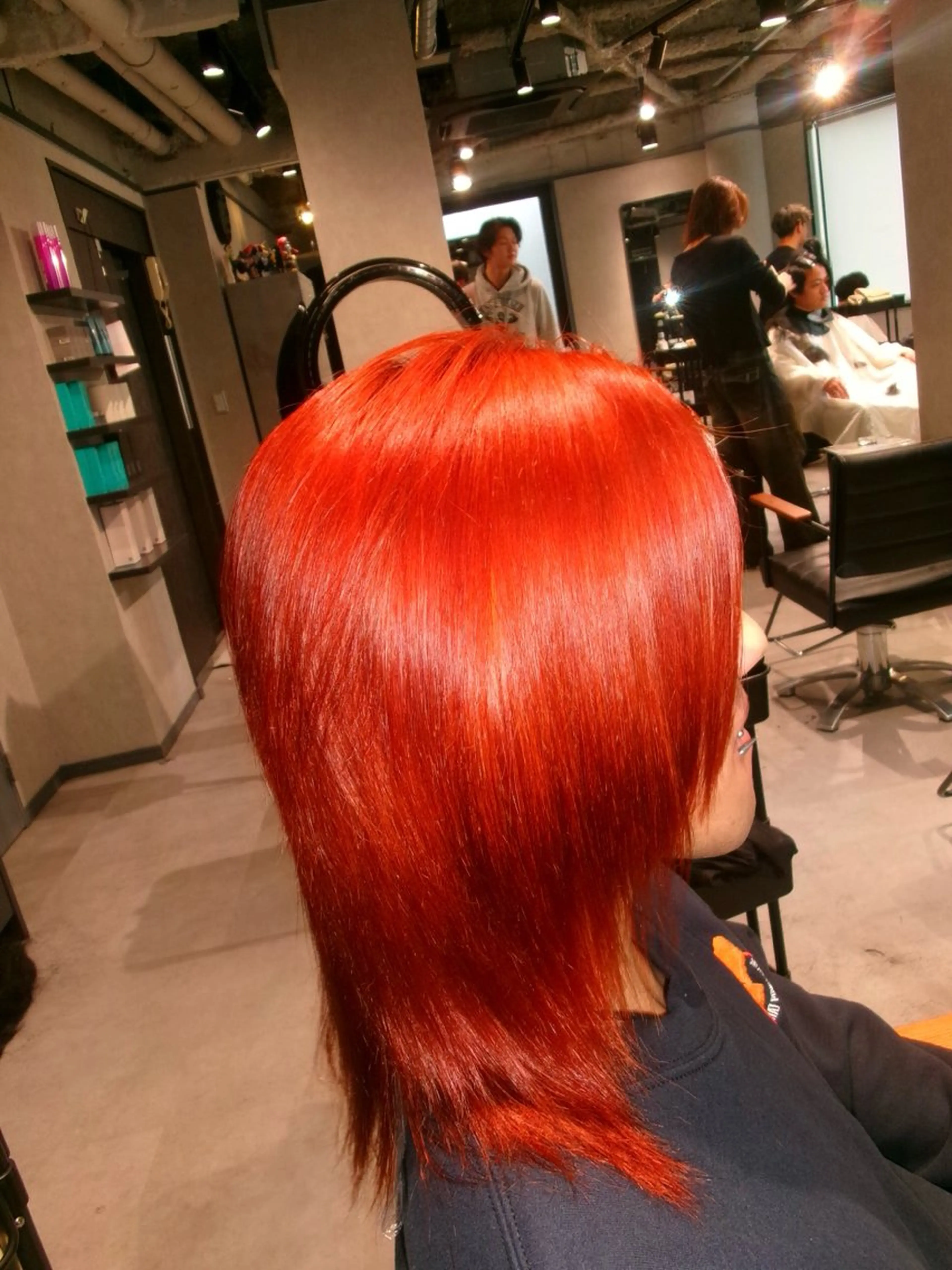 カラー メンズ ヘアカラー 毛流れ特化愁斗 センターパートパーマのヘアスタイル