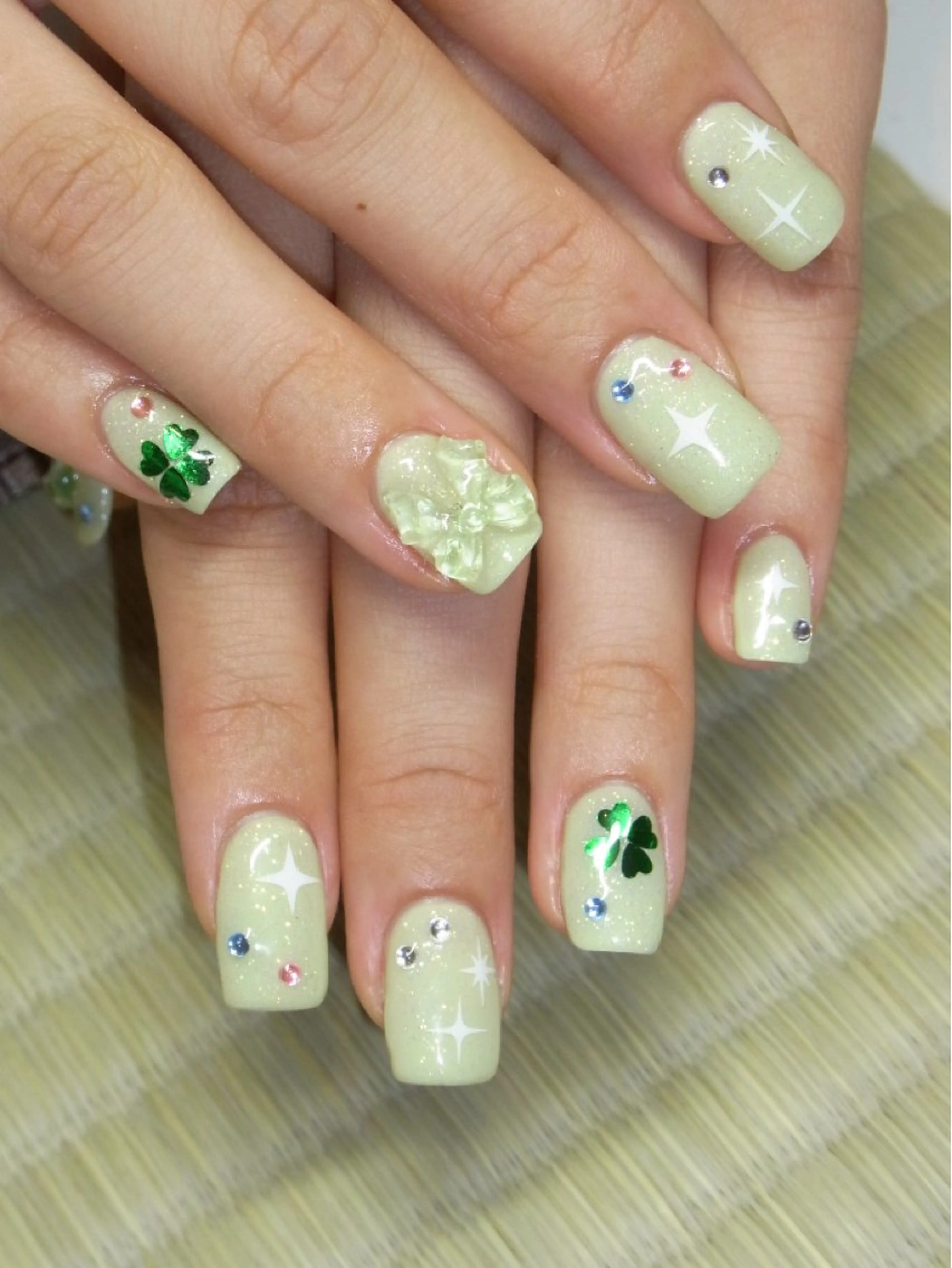 ネイル ハンドネイル nail salon HARE所属・チハル ミチハタのネイルデザイン