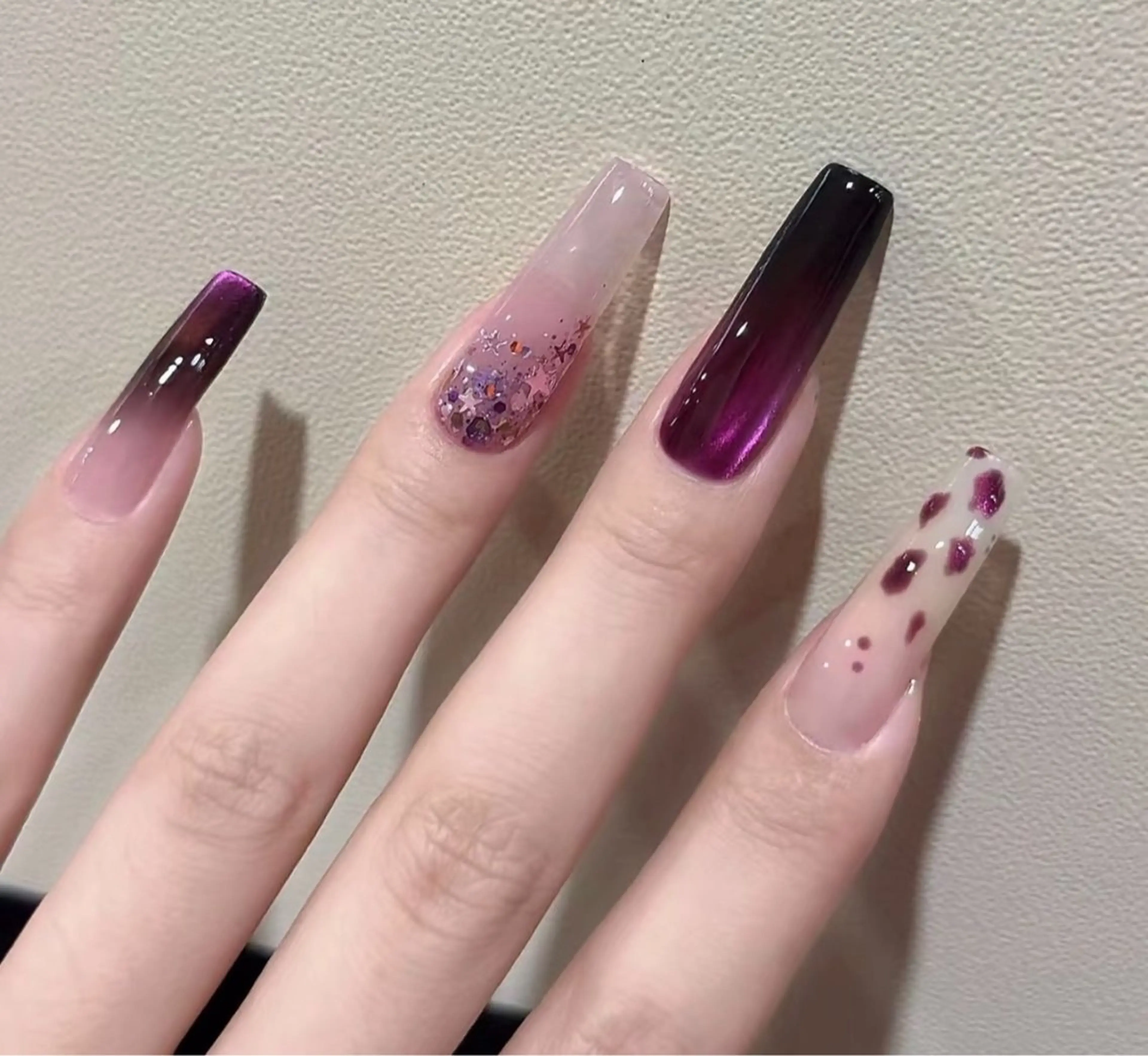 ネイル フレンチネイル ジェルネイル 韓国ネイル マグネットネイル ミラーネイル ハンドネイル iNEKO所属・Lee Leeのネイルデザイン