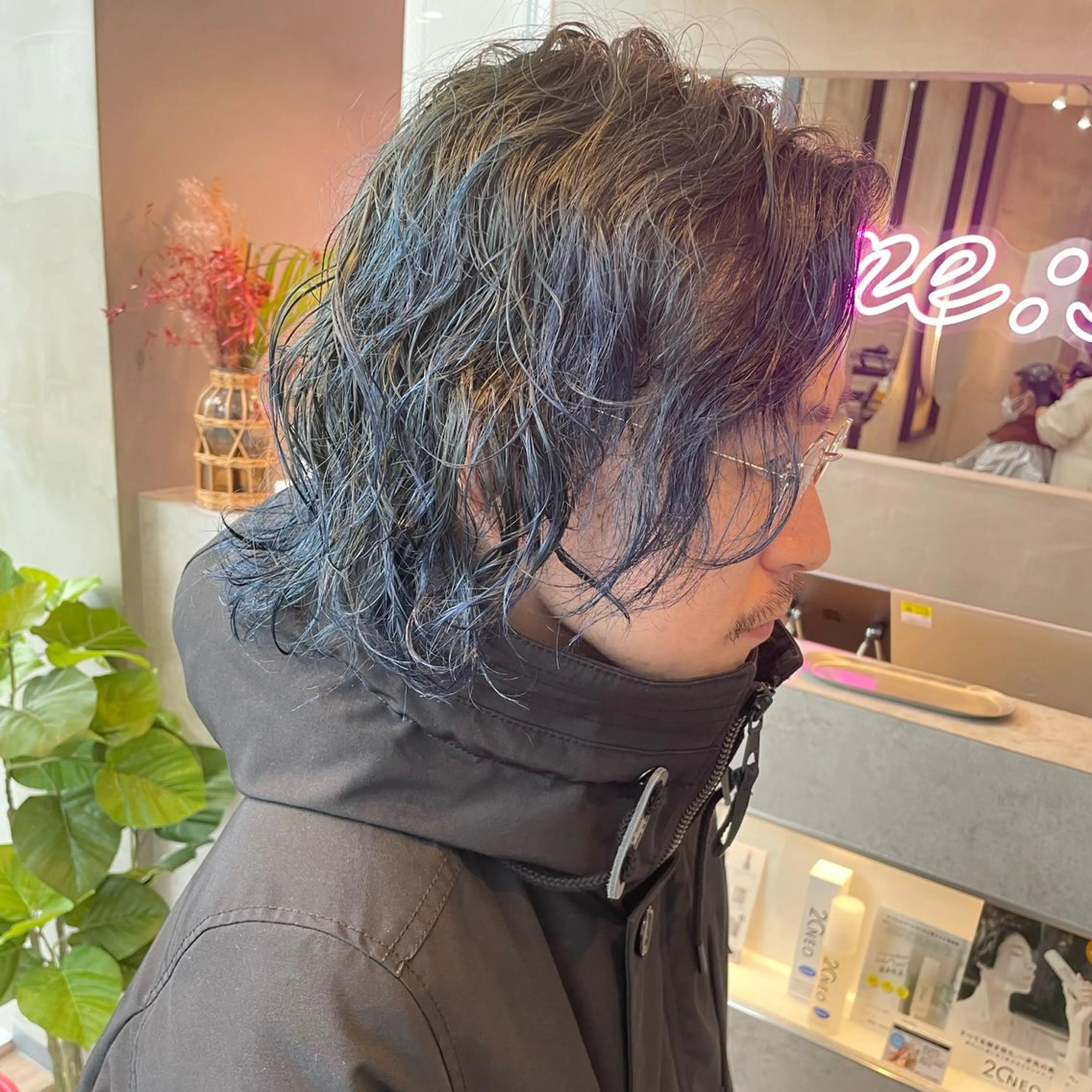 カラー パーマ メンズ メンズブリーチ ブリーチ ブルーカラー yoshi (高橋福博)のヘアスタイル