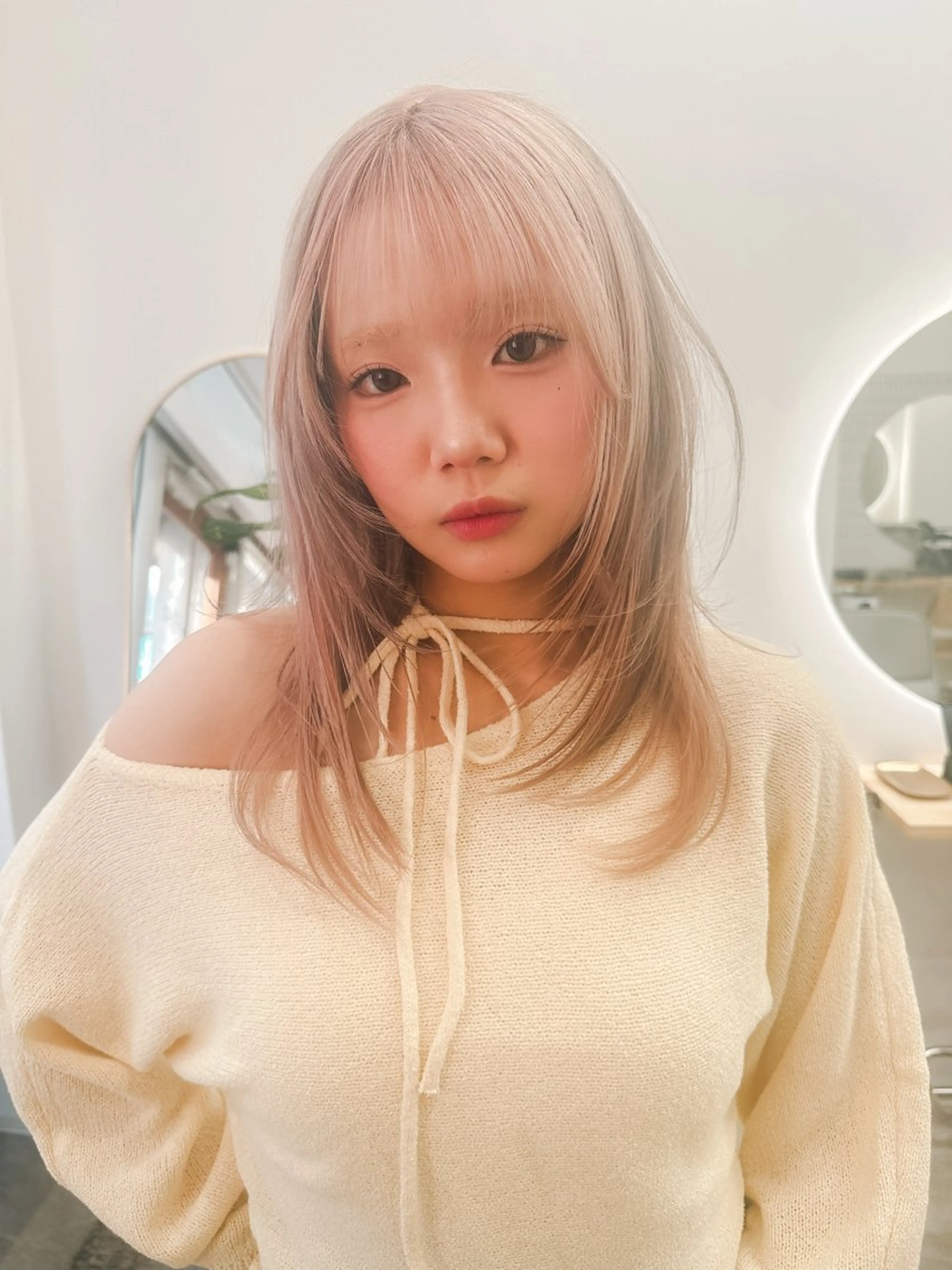 セミロング カラー ブリーチ ケアブリーチ 顔まわりレイヤー 顔周りカット レイヤーカット カット ヘアカラー トリートメント レイヤー/ウルフ/ ハッシュカット/ダイのヘアスタイル