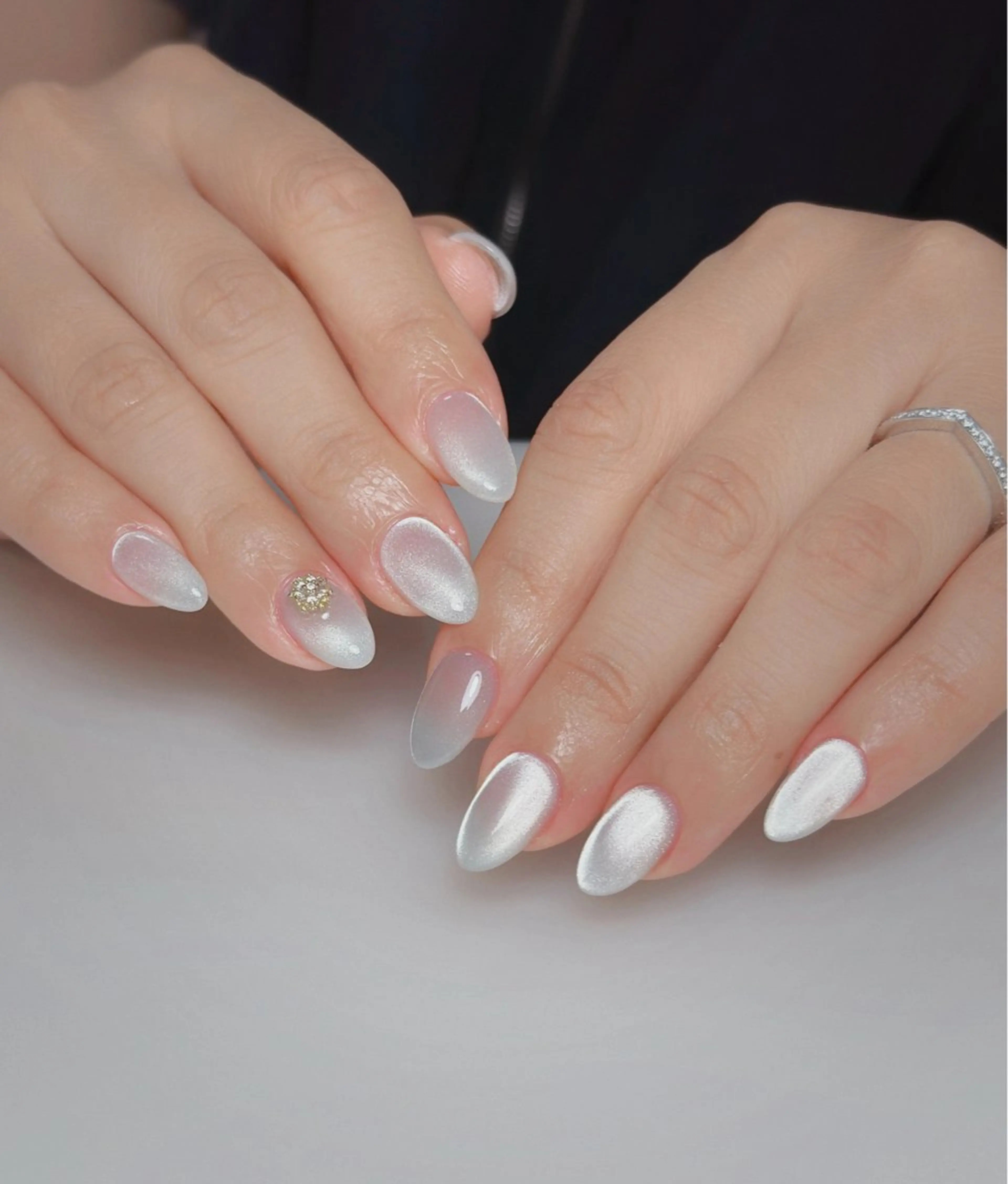 ネイル オーロラネイル 長さ出し フットネイル 韓国ネイル ラメ(グリッター) ハンドネイル 👍thumbs up nail👍のネイルデザイン
