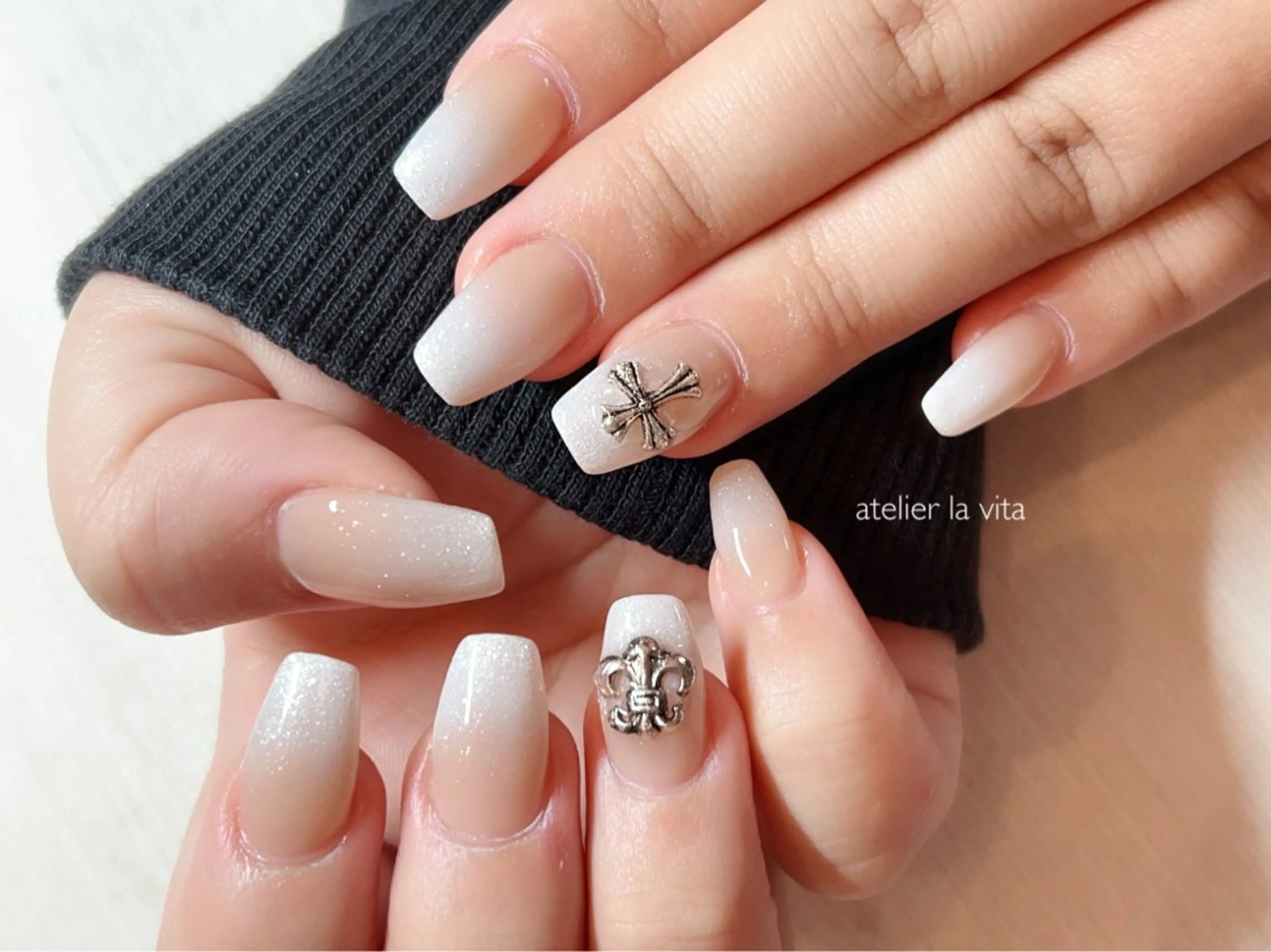 ネイル ジェルネイル グラデーション ラメ(グリッター) ラメグラデーション マットネイル atelier la vita所属・lavita. mimuraのネイルデザイン