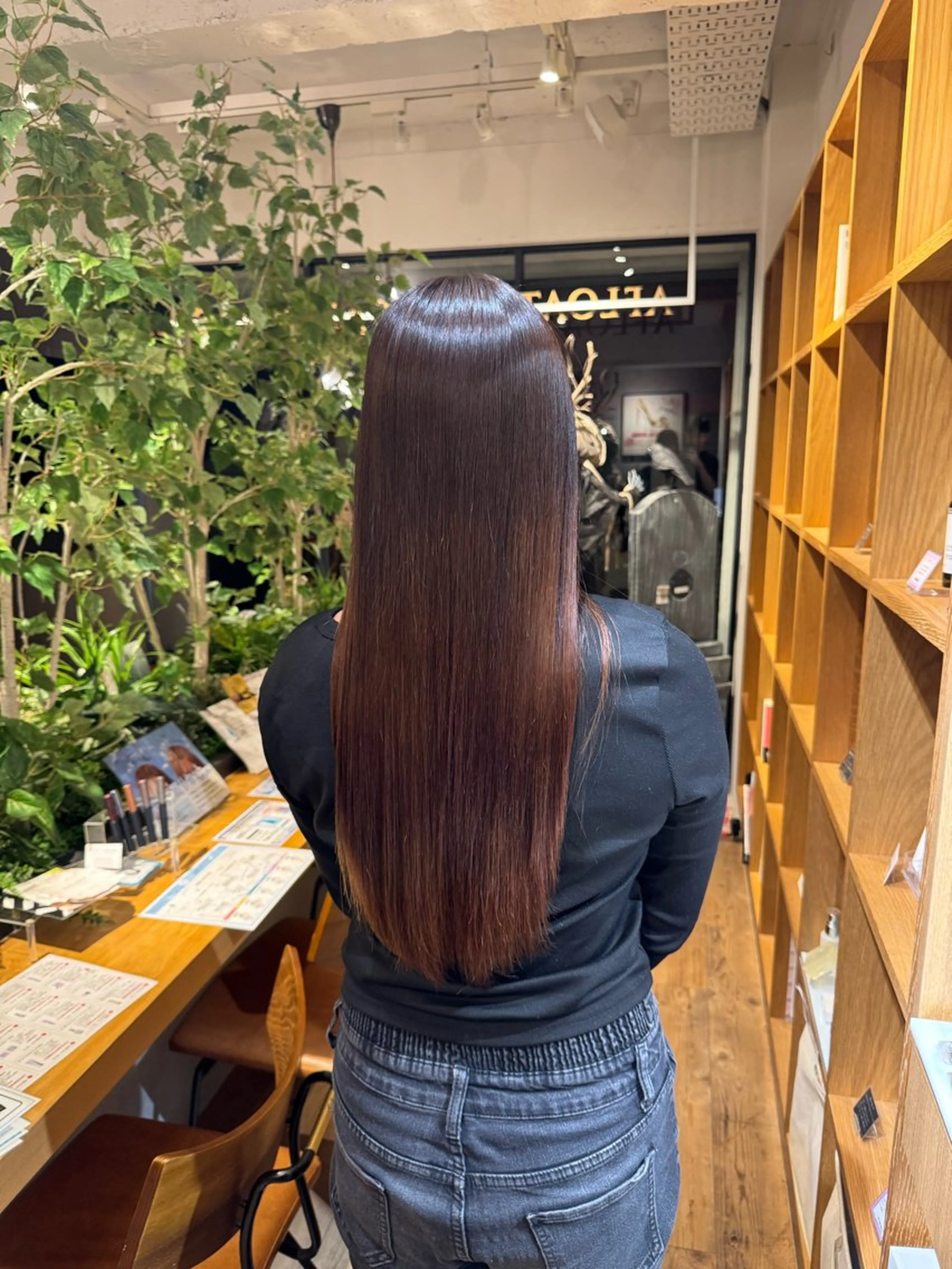 セミロング afloatkobe所属・美髪/髪質改善 川口凌弥のヘアスタイル