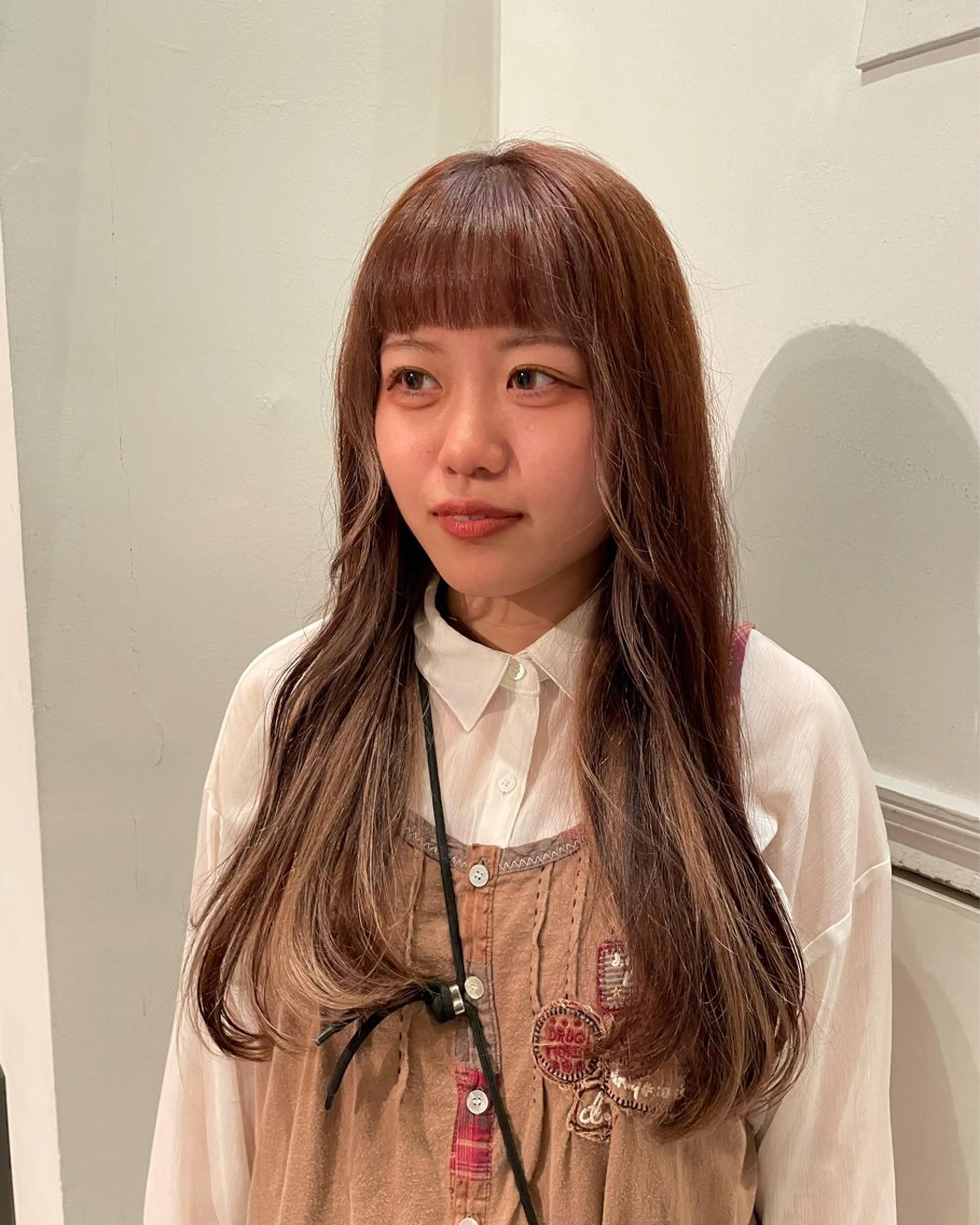 ロング カラー ブリーチ オン眉 カット ヘアカラー トリートメント 向坂 亜美のヘアスタイル
