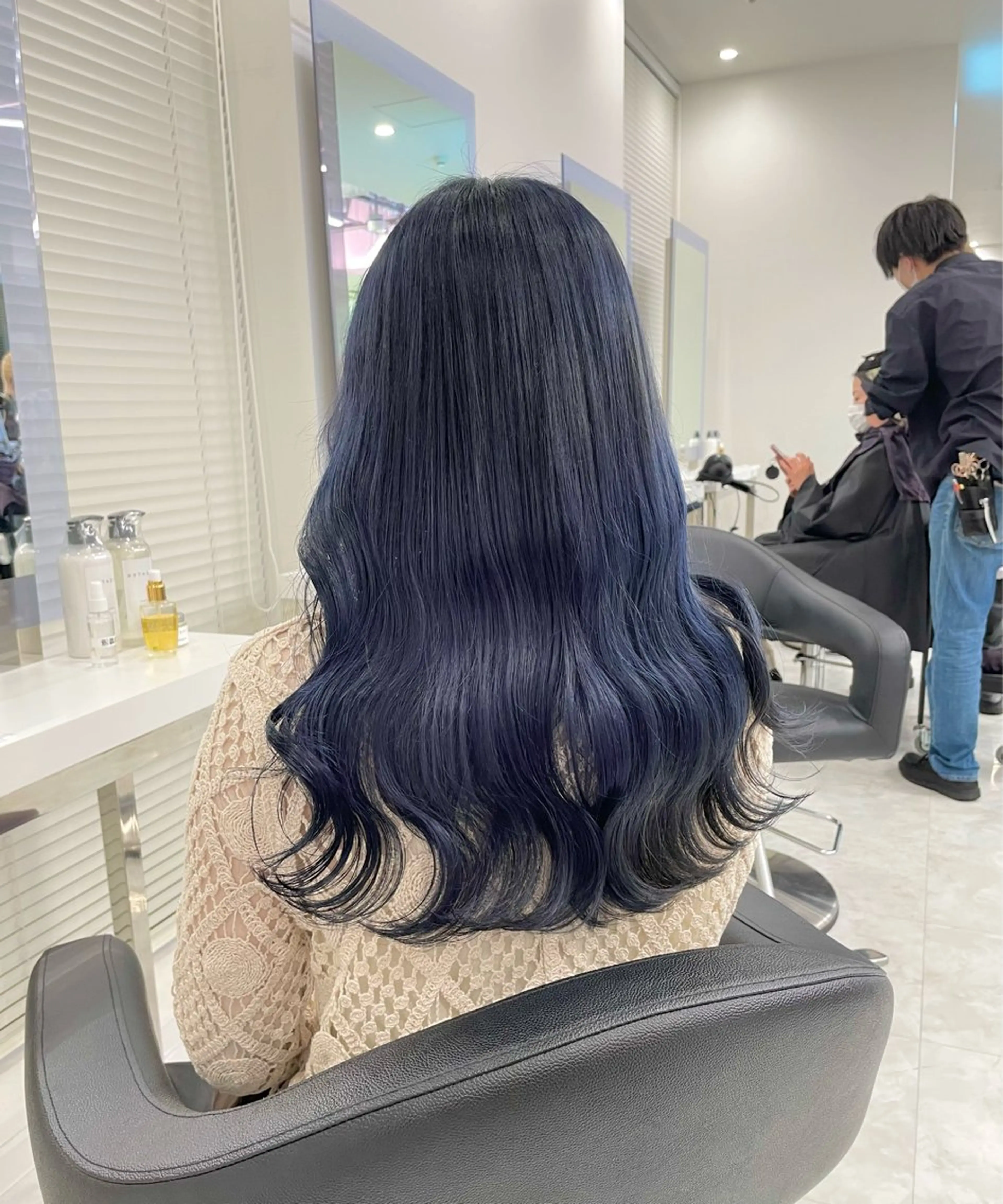 セミロング カラー ヘアカラー トリートメント ヘッドスパ ヘアセット 🩵ダメージレス艶感 ハイトーン🩷のヘアスタイル