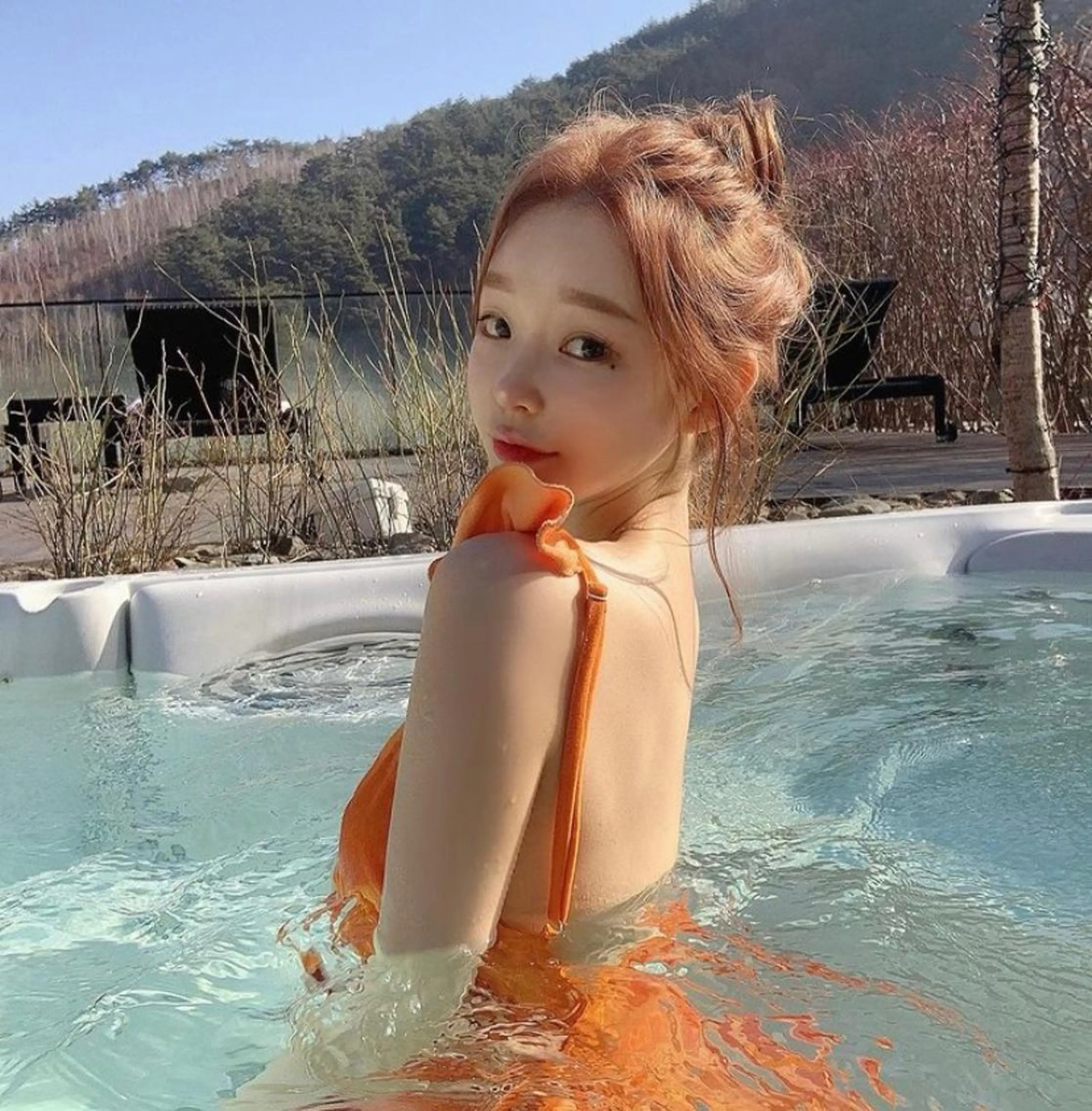 ロング カラー ヘアアレンジ ハイトーンカラー オレンジ ピンクカラー ヘアカラー トリートメント eN°byyoureshair所属・🎀若者人気No.1 湯川響🎀のヘアスタイル