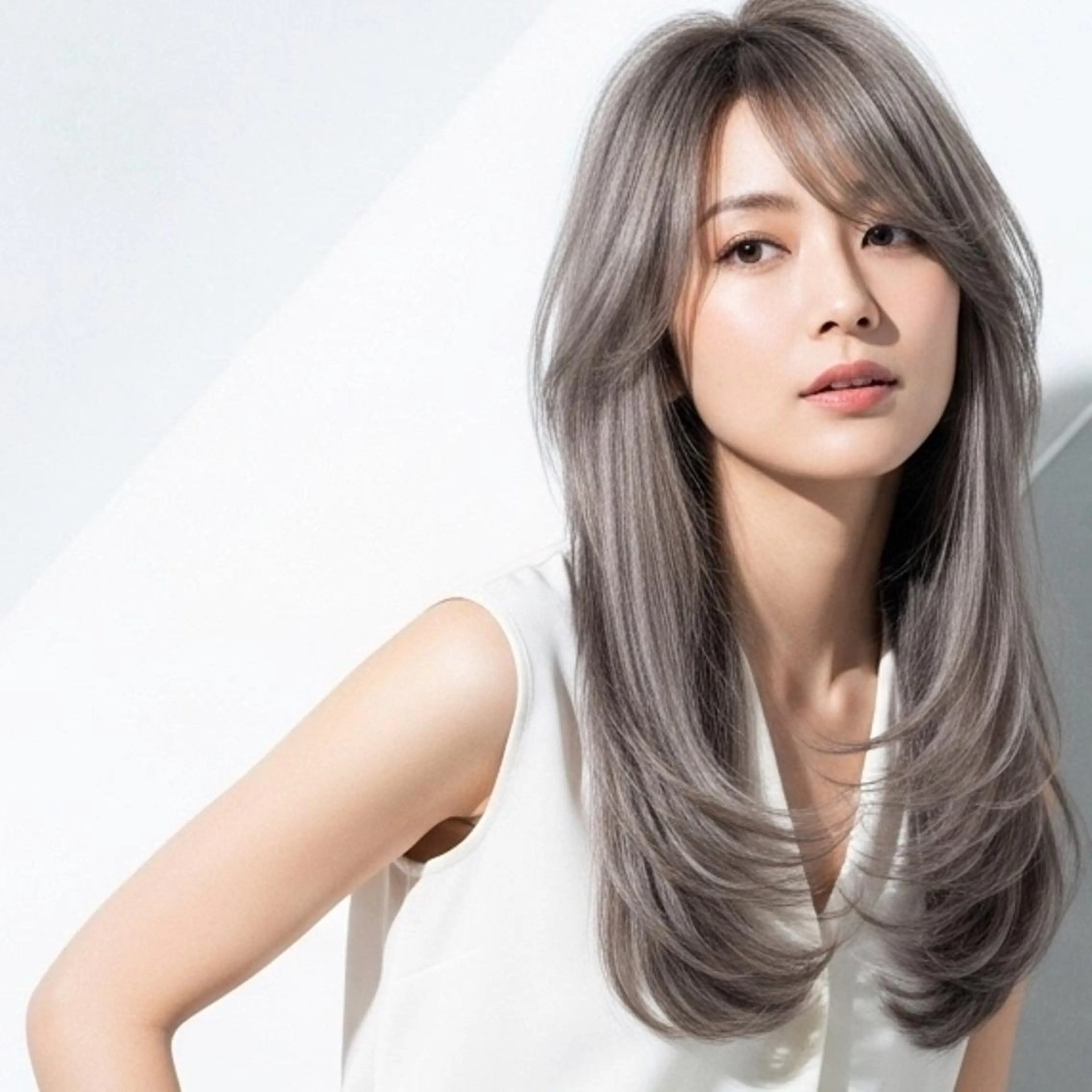ロング カラー ロングレイヤー 透明感カラー ハイライトカラー メッシュ シルバー カット ヘアカラー トリートメント Halo/長居美容室 ショート/ROKIのヘアスタイル