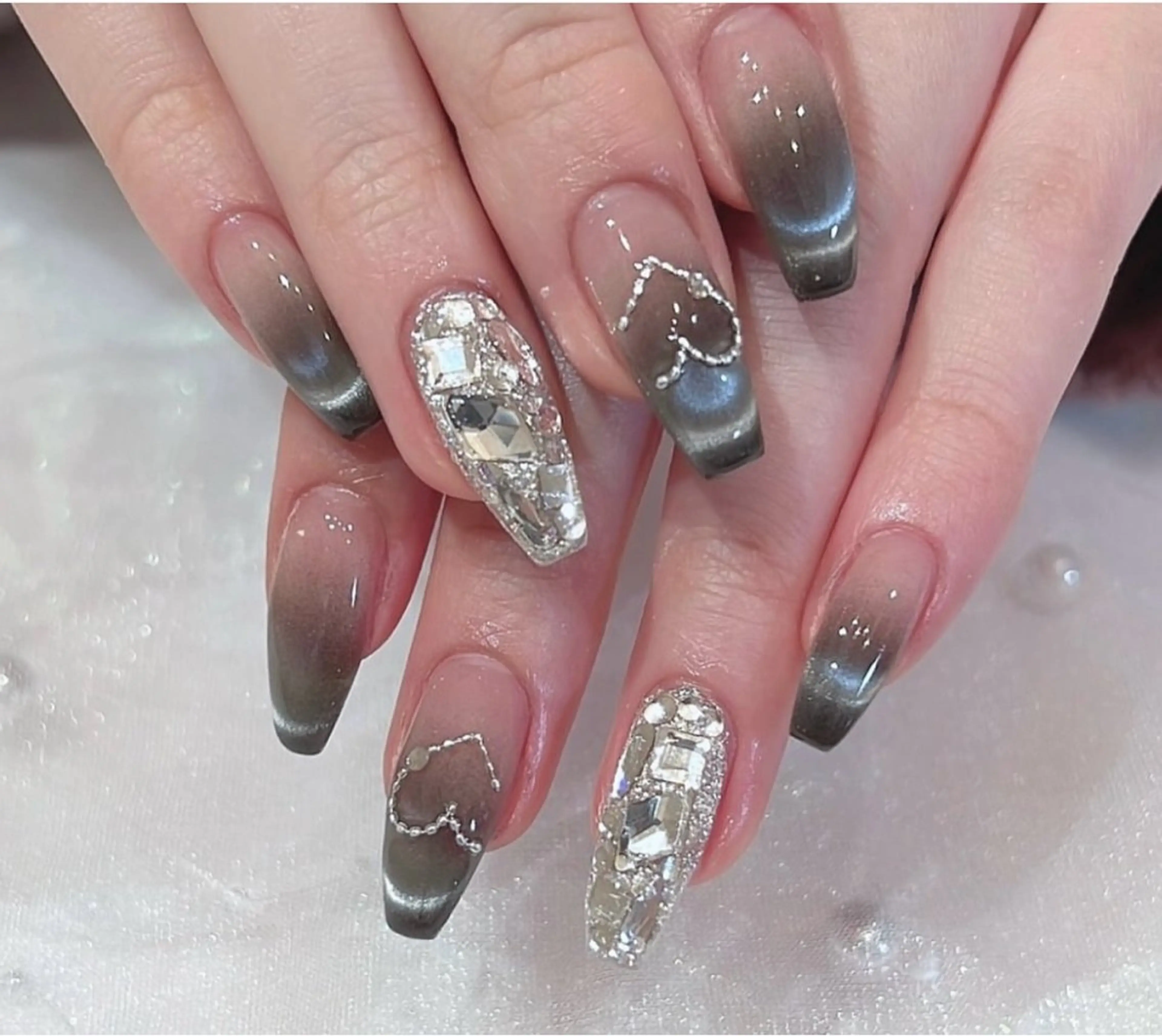 ネイル フレンチネイル グラデーション マグネットネイル ミラーネイル 持ち込み ハンドネイル yurinail所属・yuri nail 高田馬場のネイルデザイン