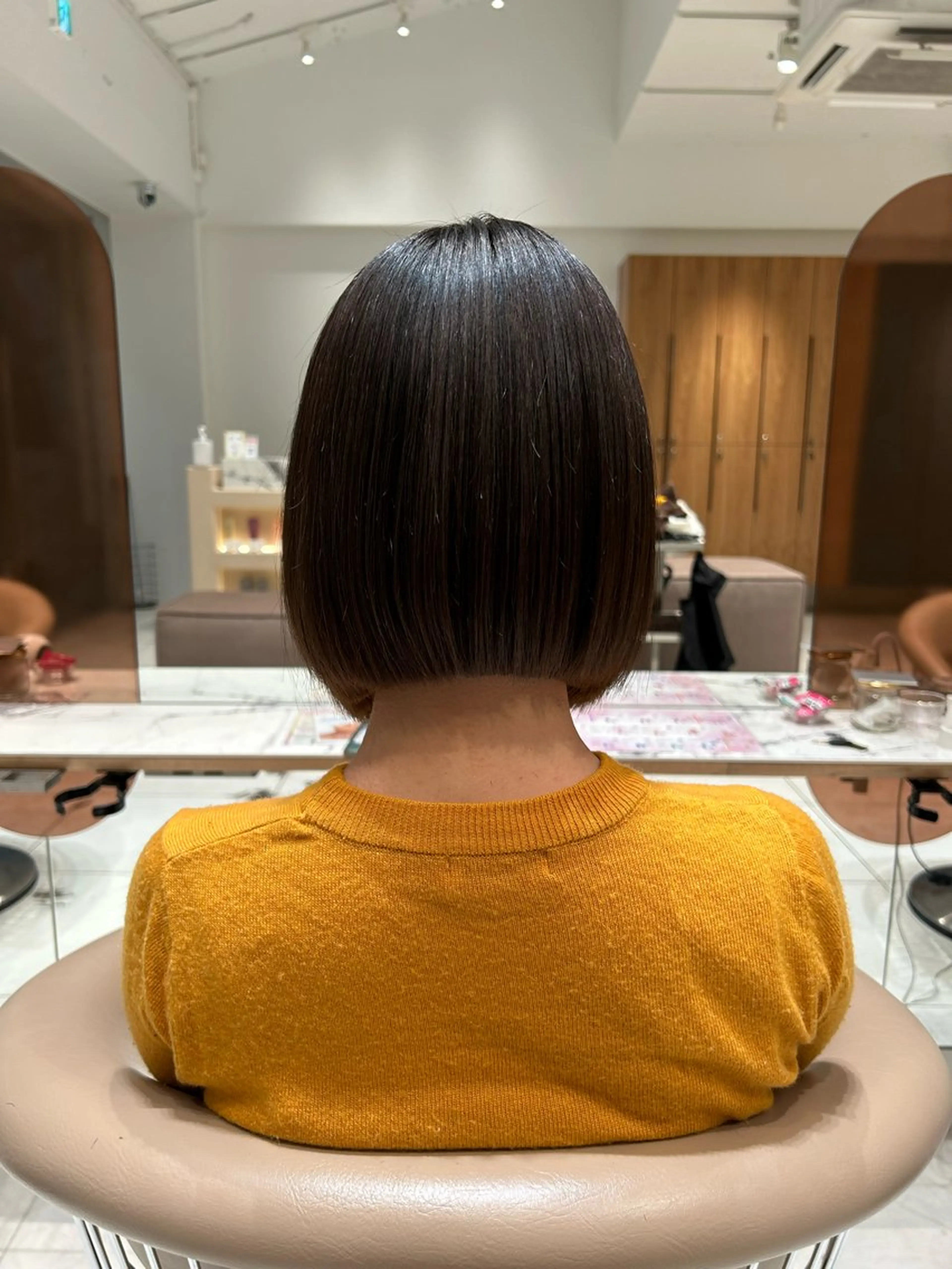 ショート ボブ カット MIKA/ボブ/ レイヤー/艶カラーのヘアスタイル