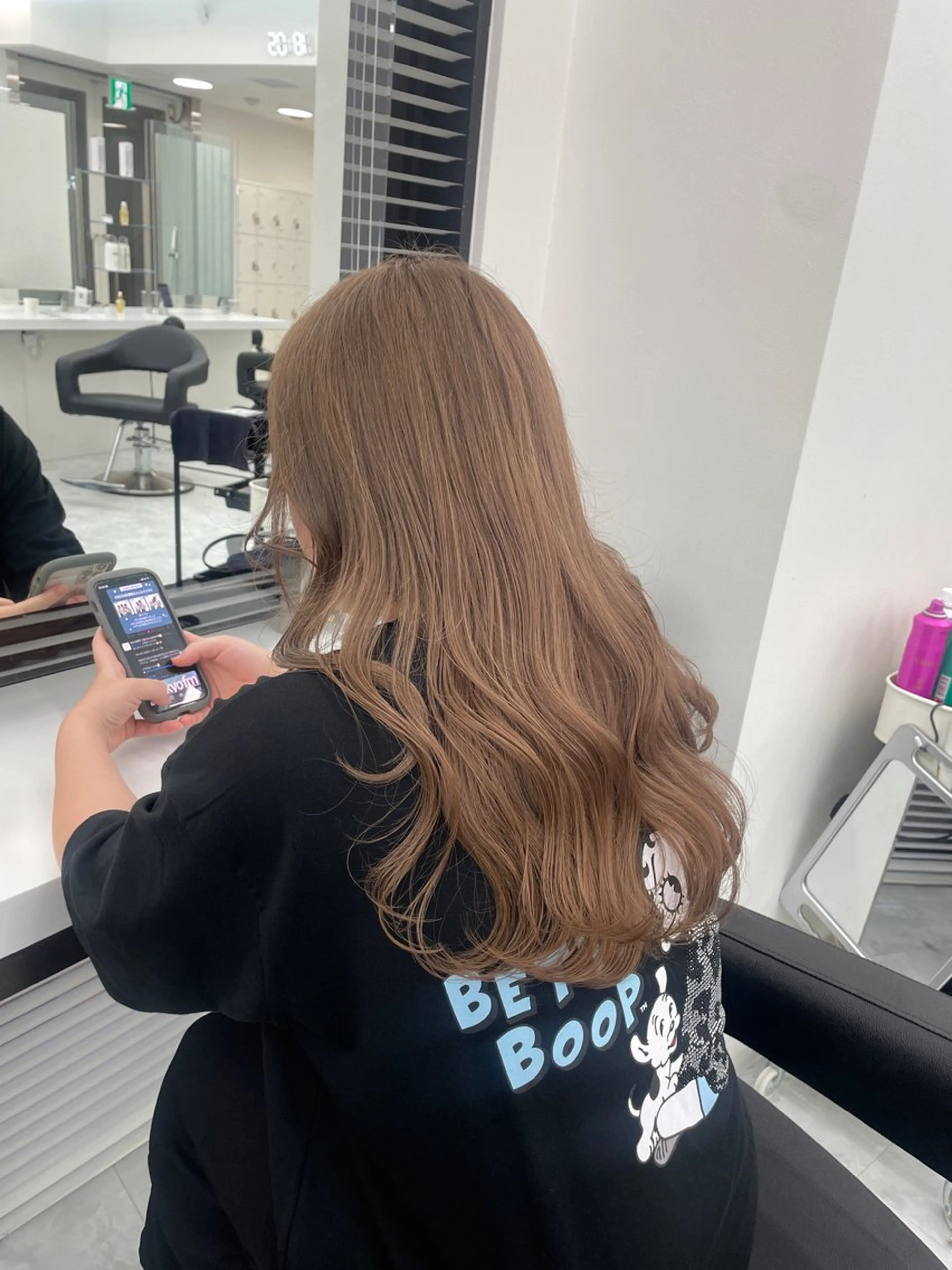 ロング ヘアカラー 大人上品🤍明るめ ベージュ🤍REOのヘアスタイル