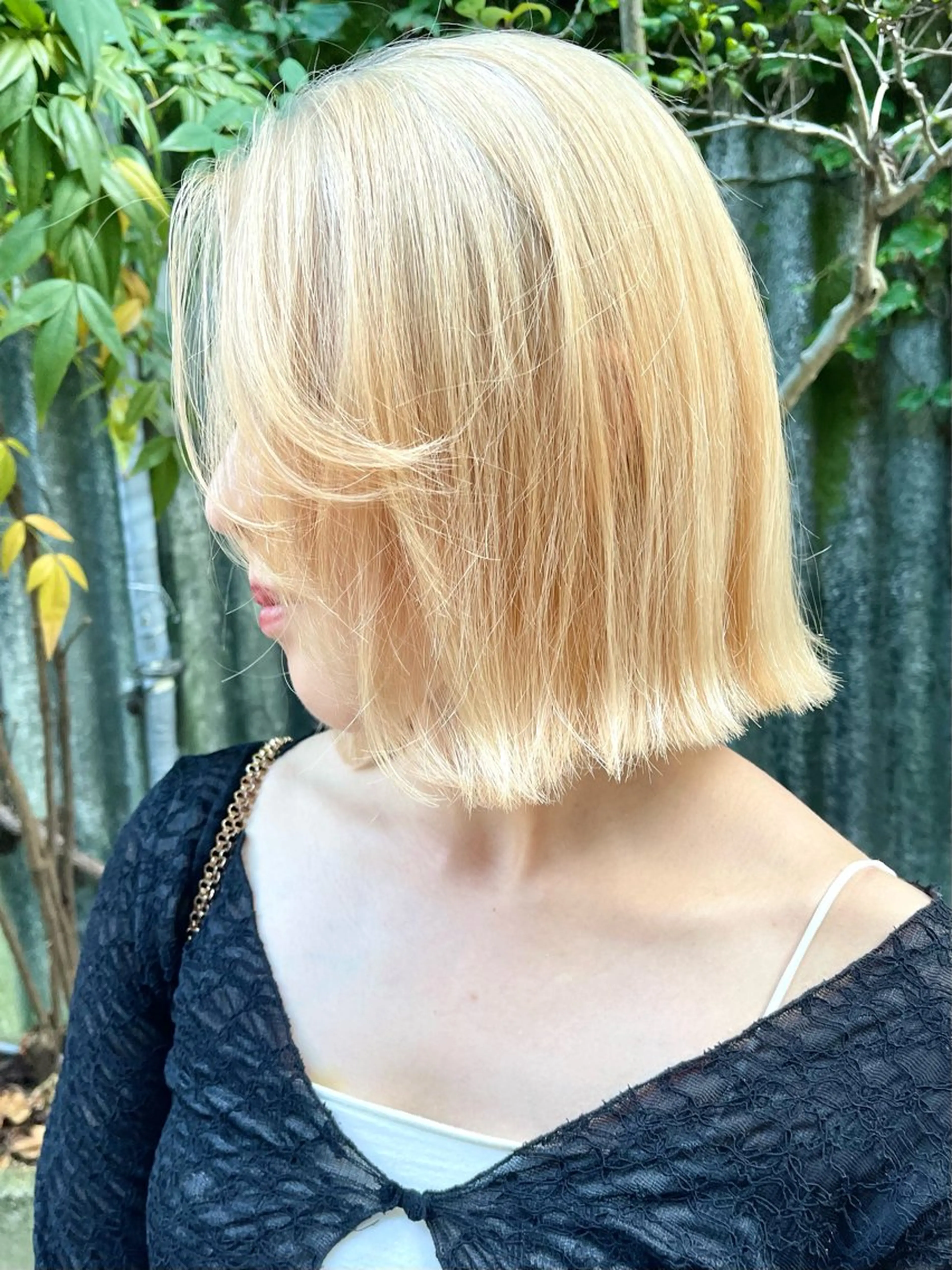 ショート カラー 抜きっぱなしブロンド ブロンド ホワイトブロンド カット ヘアカラー トリートメント 髪質改善ｶﾗｰ ｹｱﾌﾞﾘｰﾁ/ﾀﾑのヘアスタイル