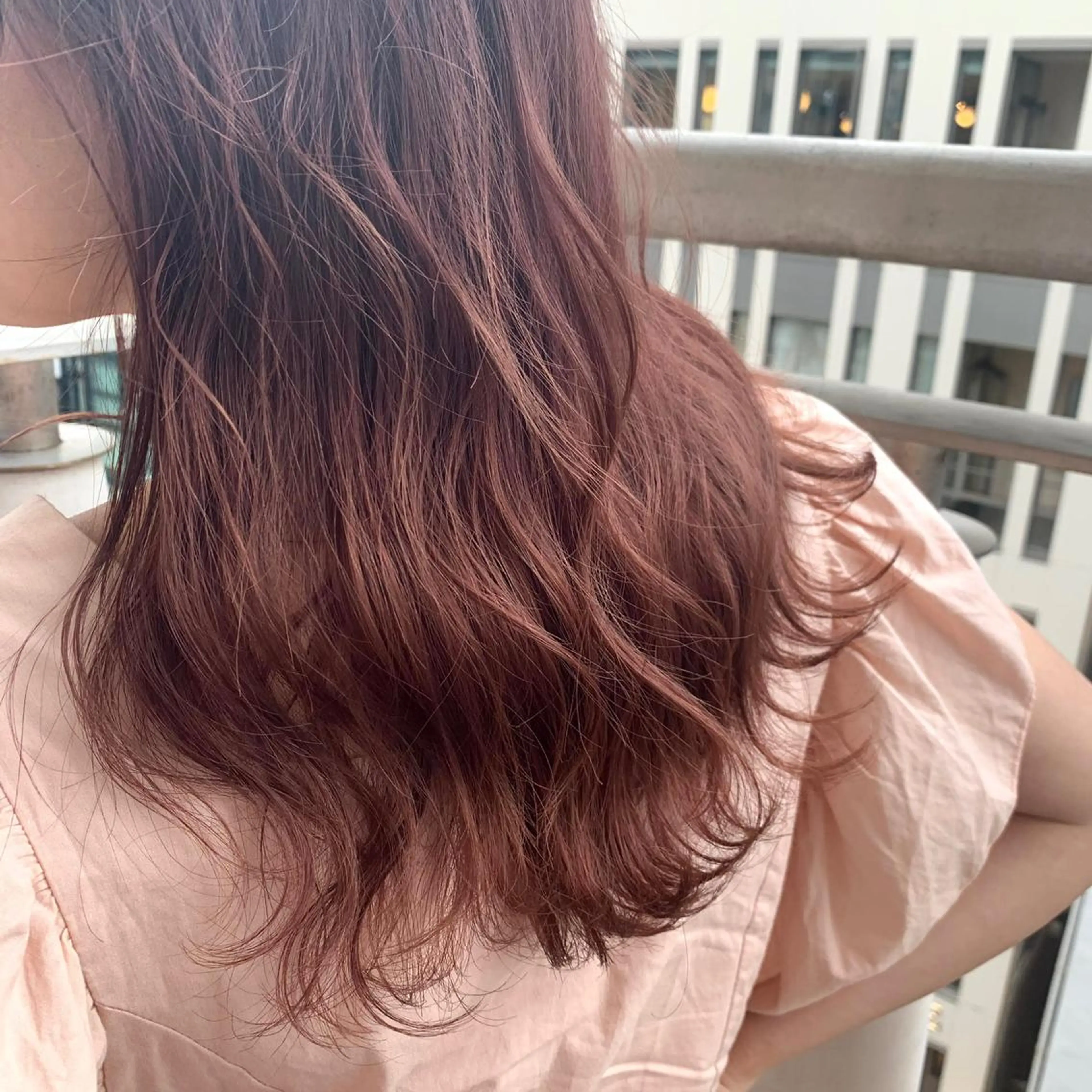 セミロング カラー ベージュカラー ブリーチ ピンクカラー ピンクベージュ クルミ🤍 ミルクティーベージュのヘアスタイル