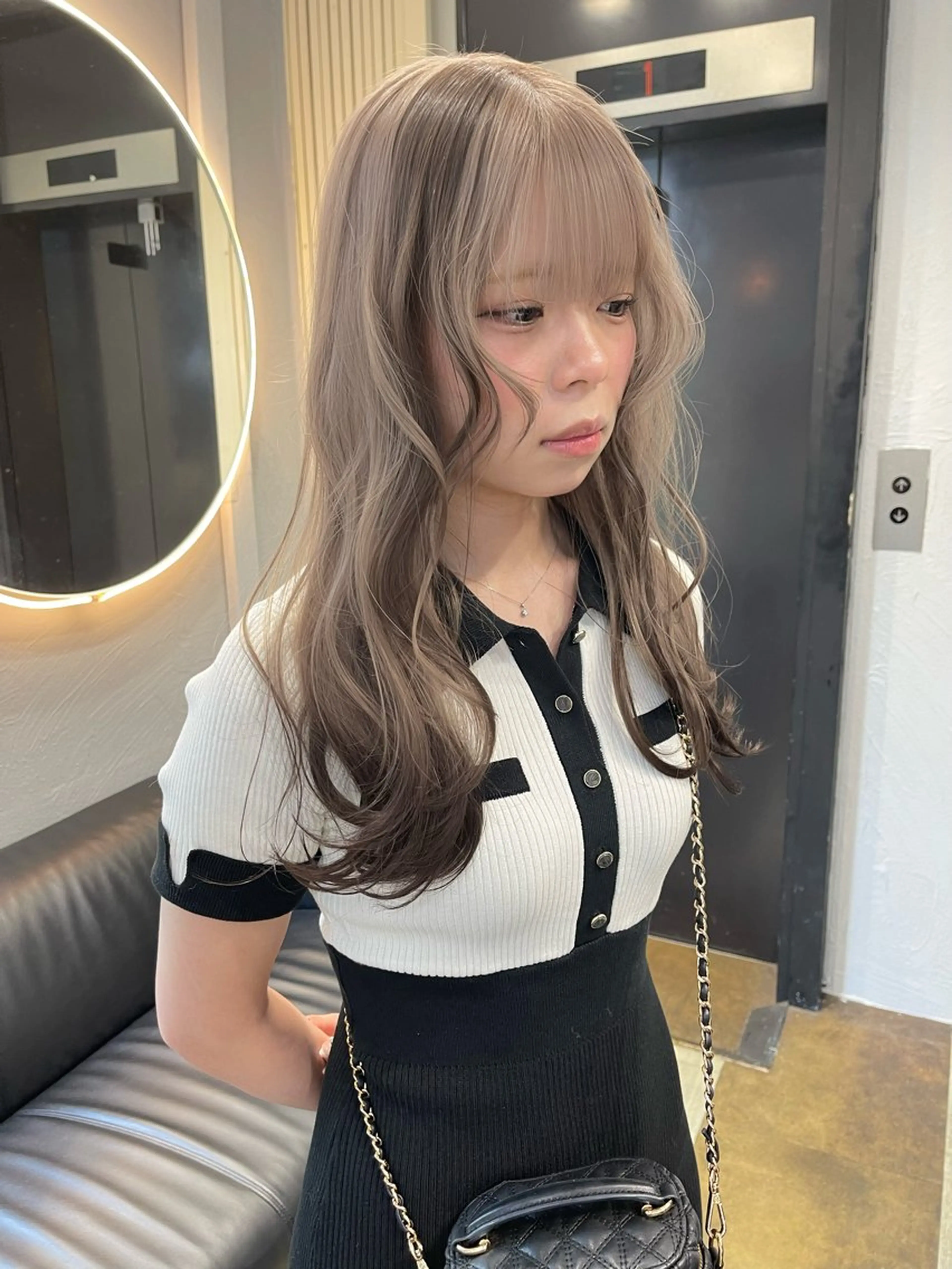 ロング カラー ベージュカラー ブリーチ ケアブリーチ デザインカラー ダブルカラー カット ヘアカラー トリートメント 宮崎　達也 ミルクティーベージュのヘアスタイル
