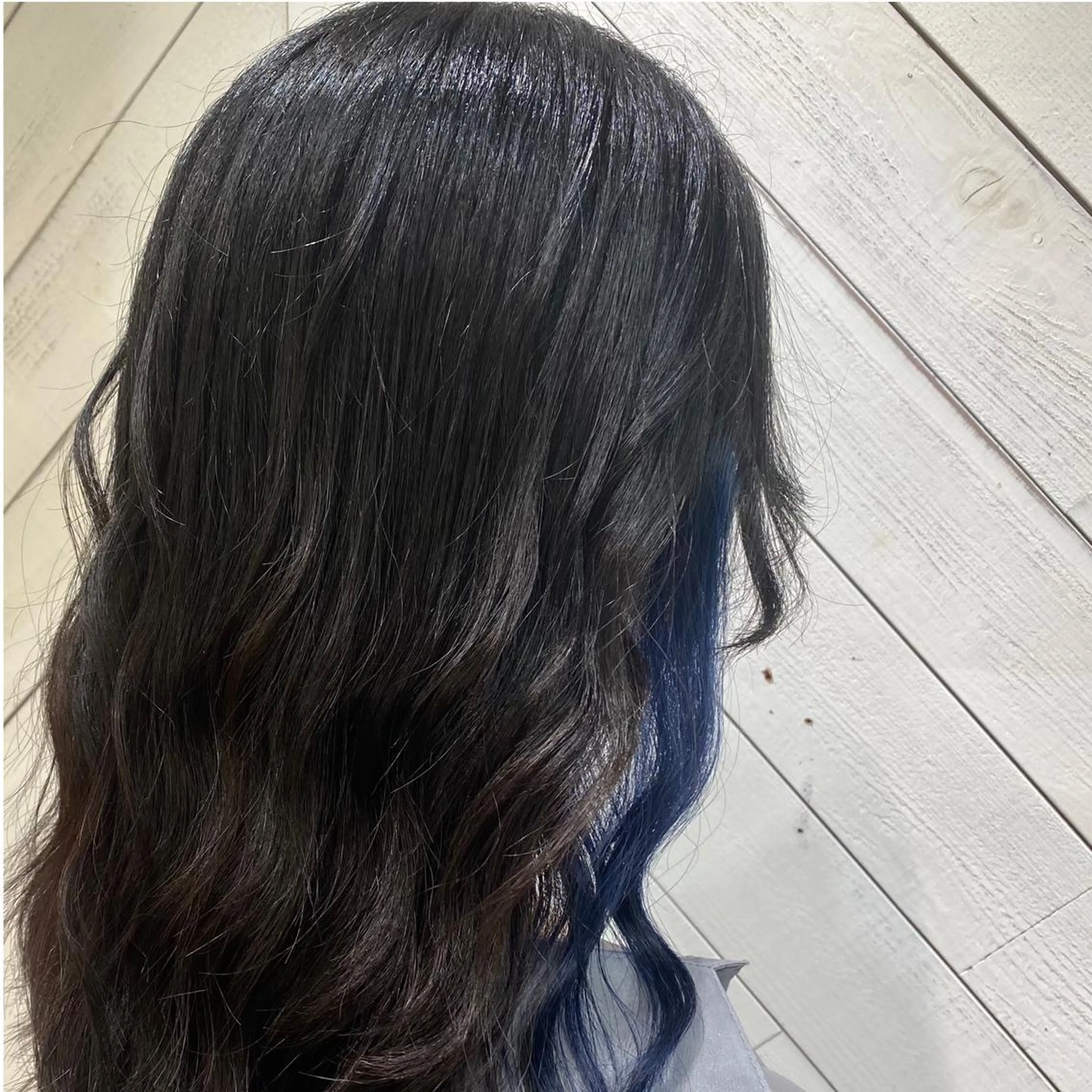 セミロング カラー ブリーチ イヤリングカラー ネイビーカラー ヘアカラー トリートメント mari 🦋のヘアスタイル