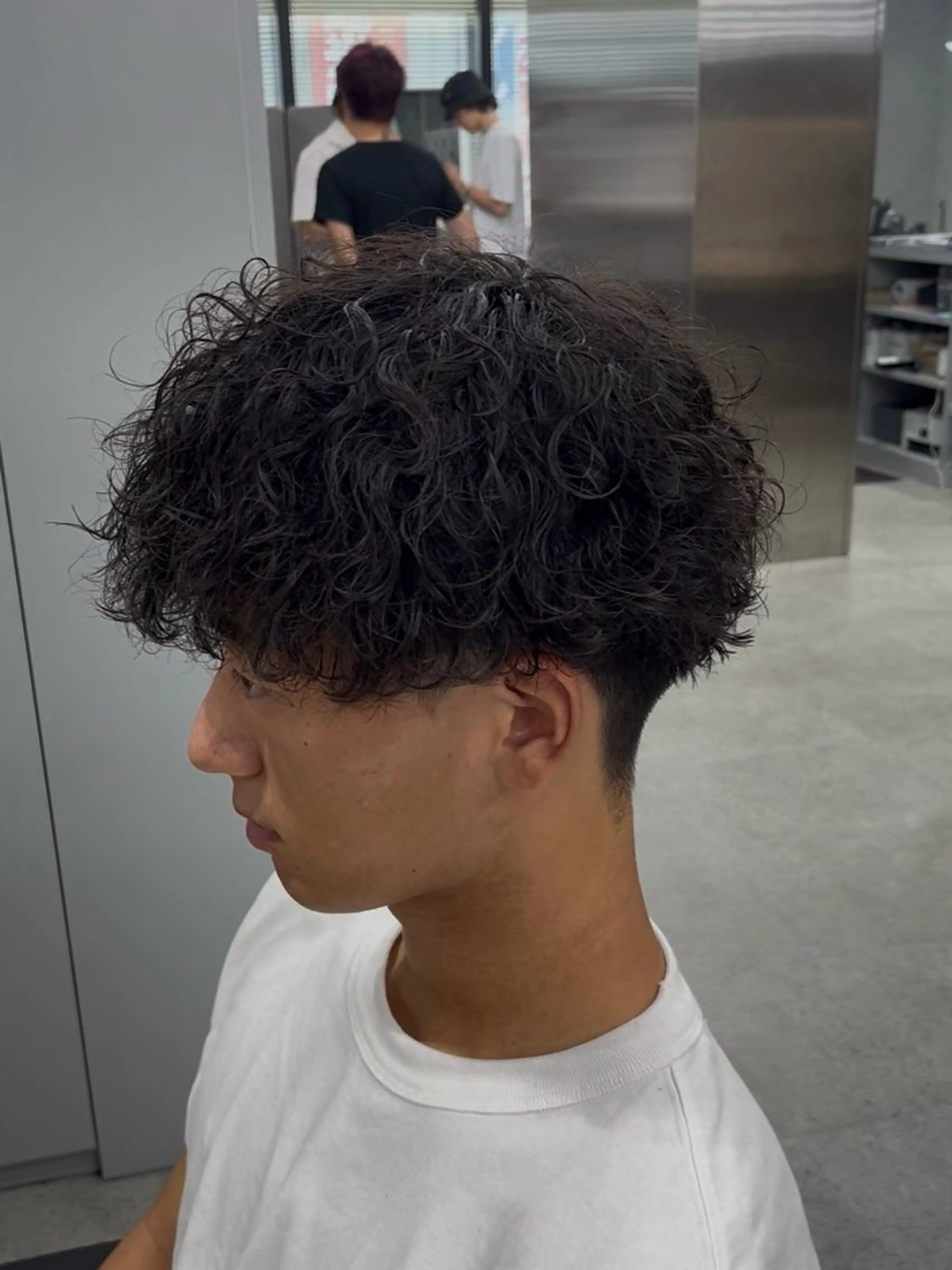 ショート パーマ メンズ 波巻きパーマ 朝崎倭斗のヘアスタイル