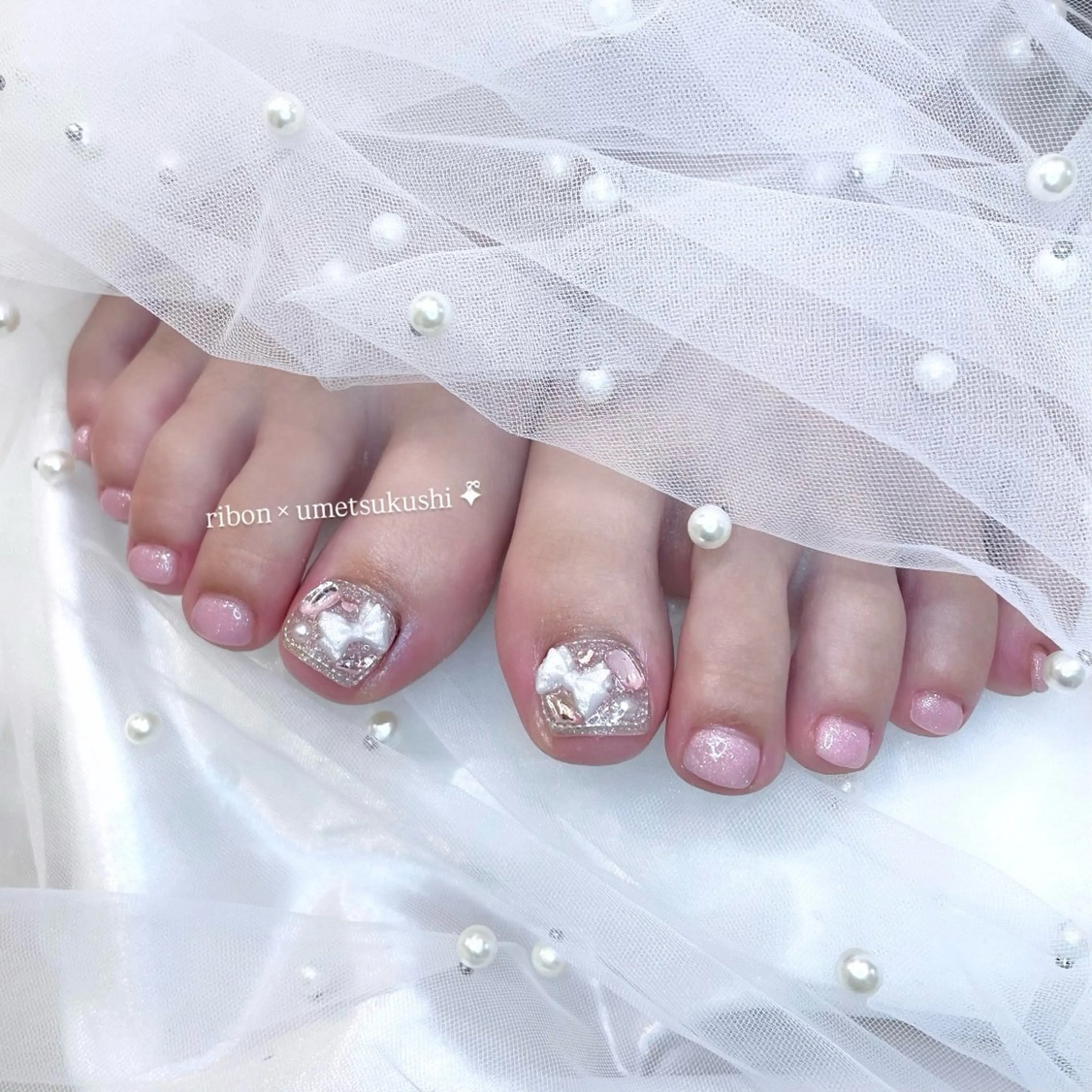 ネイル フットネイル ガーリー リボン フットネイル Tsuki🌙/渋谷 /パラジェルのネイルデザイン