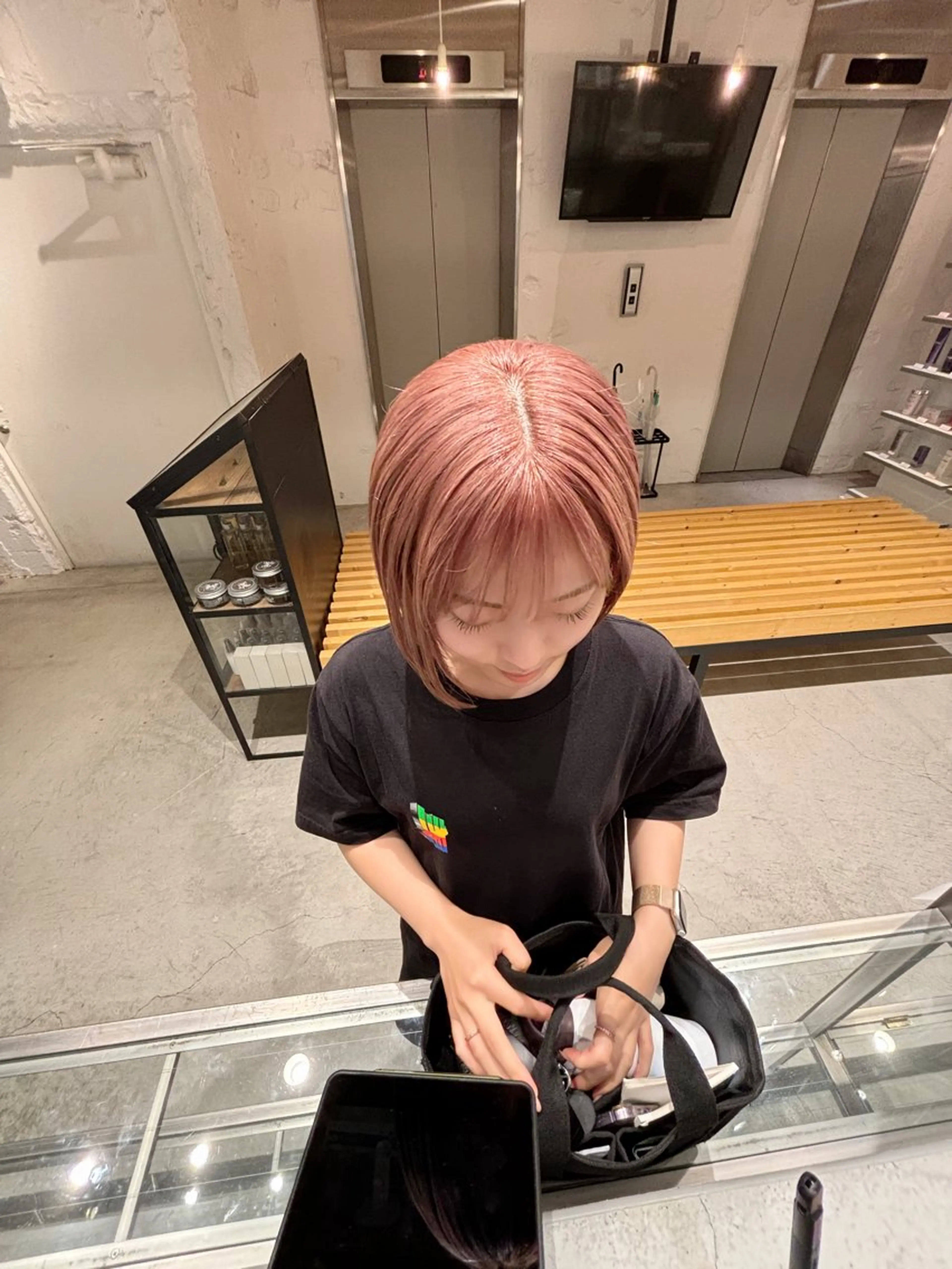 ショート カラー ブリーチ ダブルカラー ハイトーンカラー ピンクカラー ヘアカラー 🌈難波🌈ベージュ カラー【ヒロム】のヘアスタイル